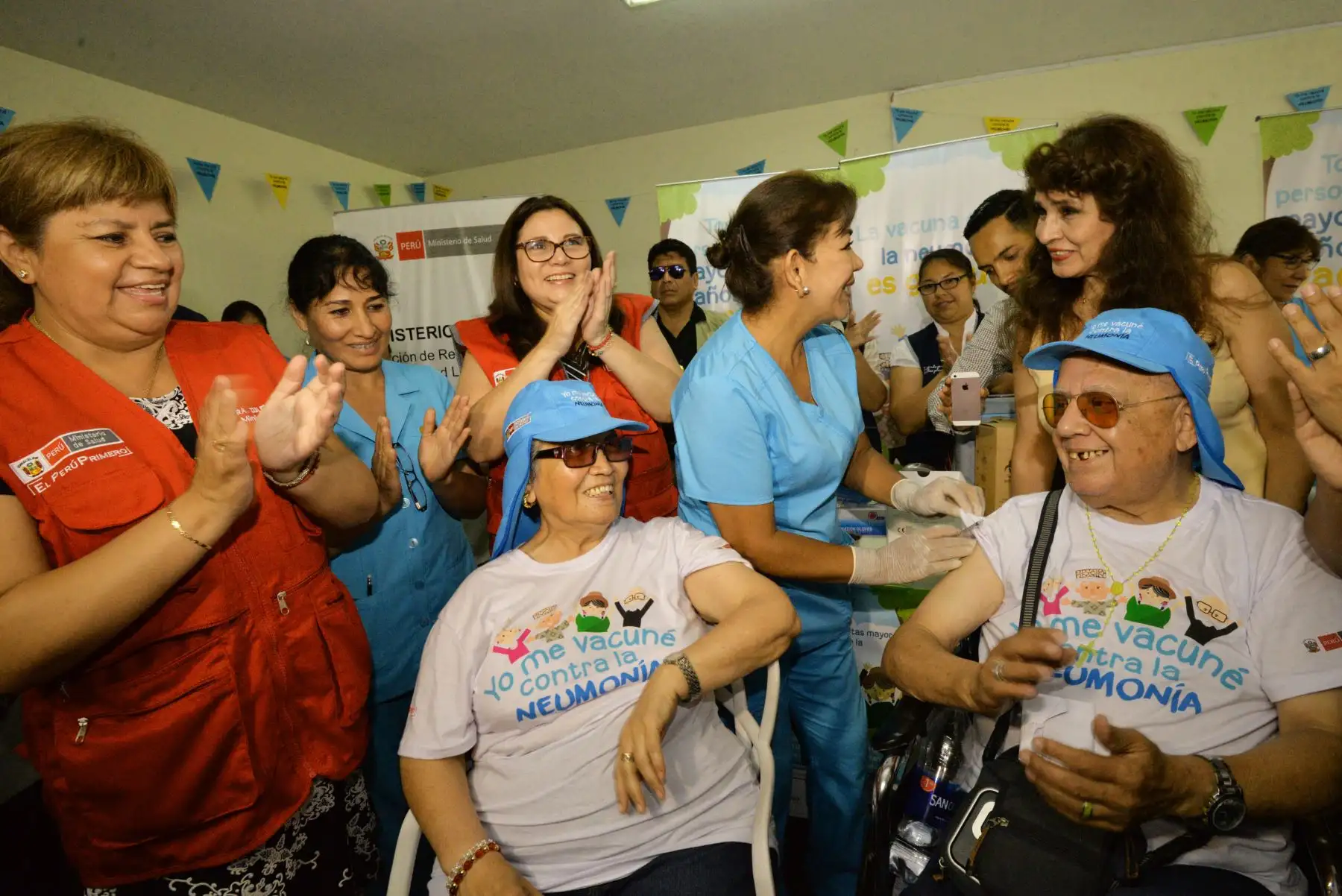 Ministra de Salud y titular del MIMP participan en el lanzamiento de la campaña "A más vida, más salud". Recordó a la población que el paso de los años debilita el sistema inmunológico de las personas adultas mayores, por eso es importante se vacunen siempre. Foto: ANDINA/Difusión