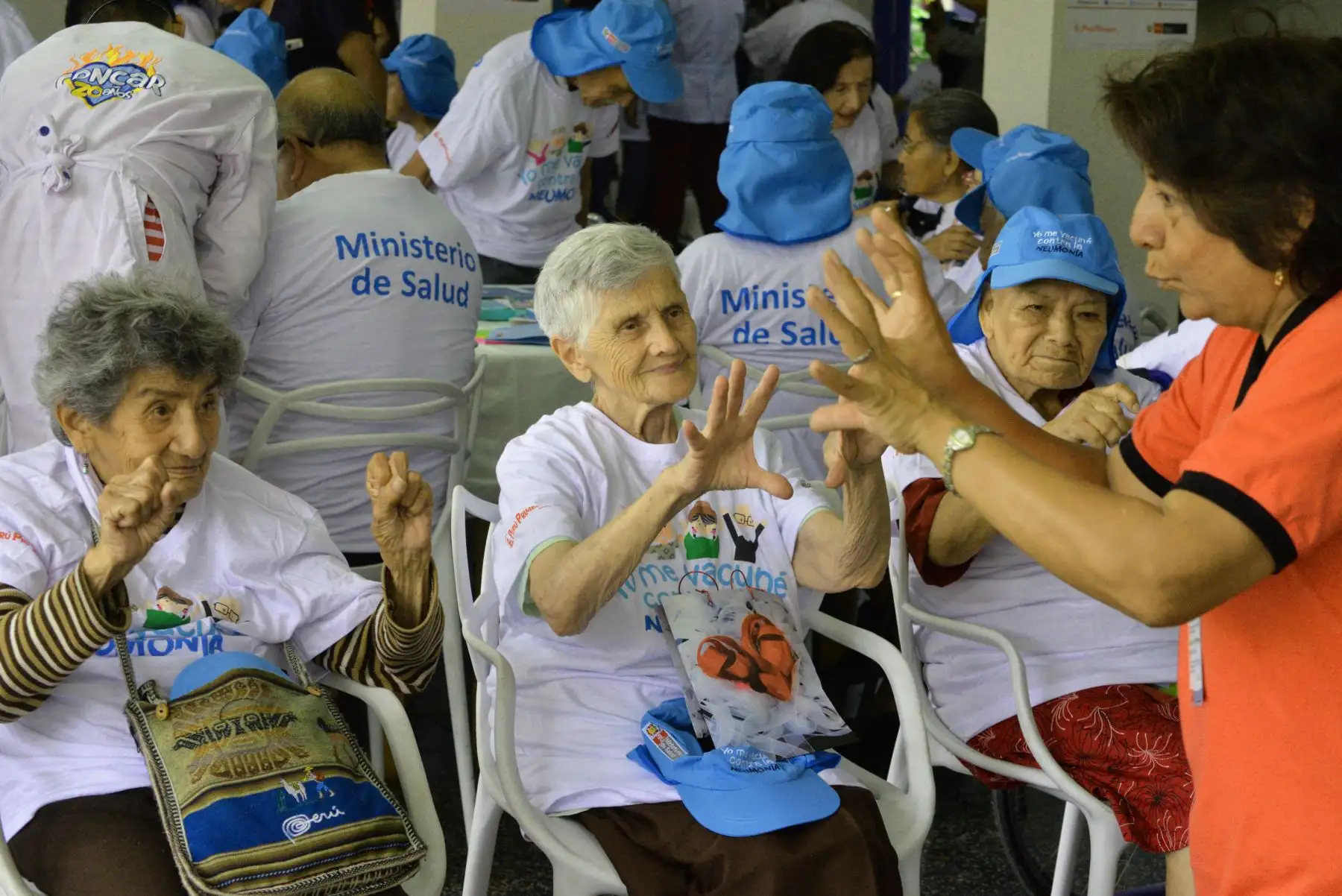 Ministra de Salud y titular del MIMP participan en el lanzamiento de la campaña "A más vida, más salud". Recordó a la población que el paso de los años debilita el sistema inmunológico de las personas adultas mayores, por eso es importante se vacunen siempre. Foto: ANDINA/Difusión