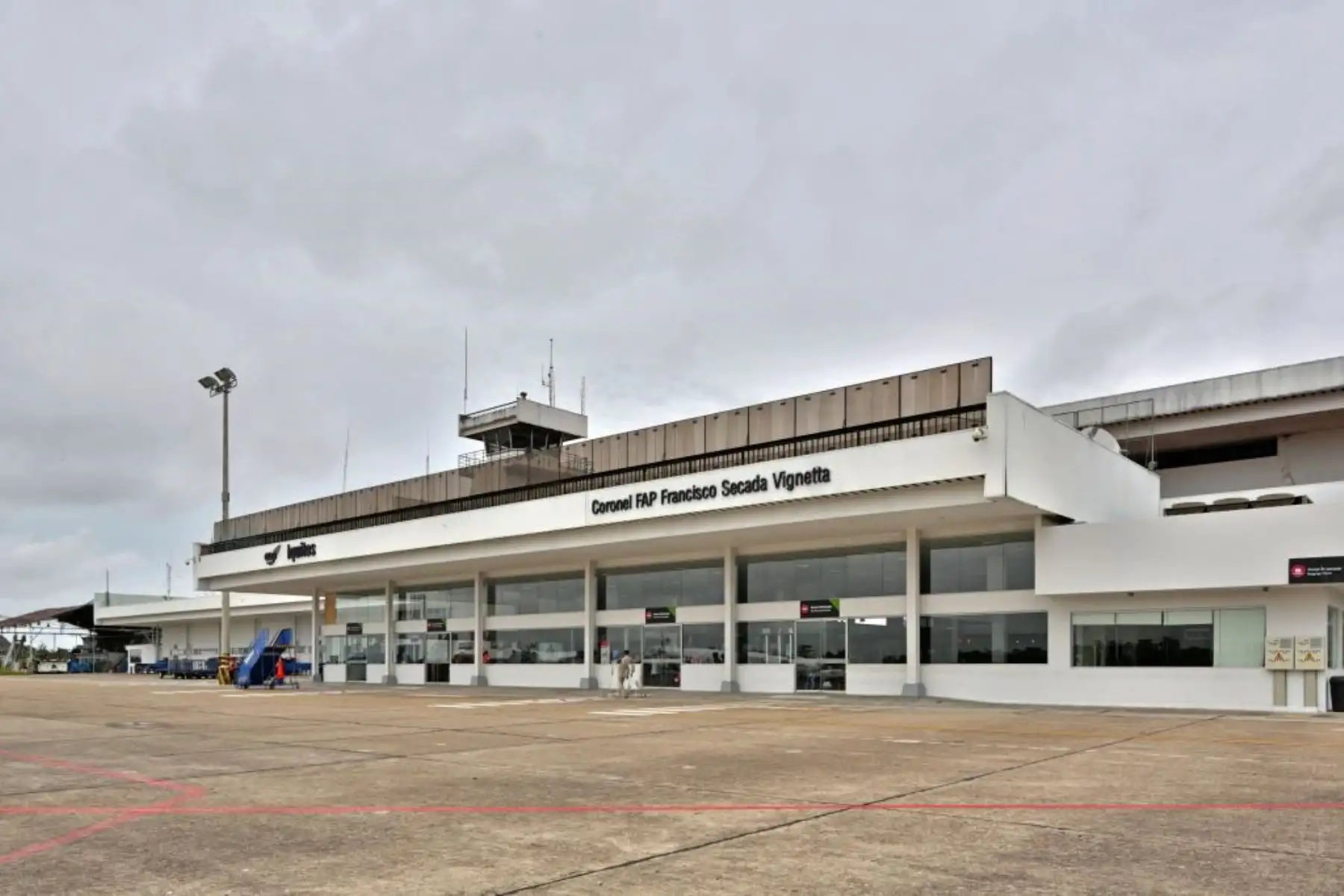 Corpac informó que está trabajando en la reparación de equipos de comunicación, navegación y vigilancia (CNS), así como a las ayudas luminosas, luces de borde de pista, entre otros equipos del Aeropuerto Internacional “Coronel FAP Francisco Secada Vignetta”, afectados por una tormenta eléctrica ocurrida esta madrugada.