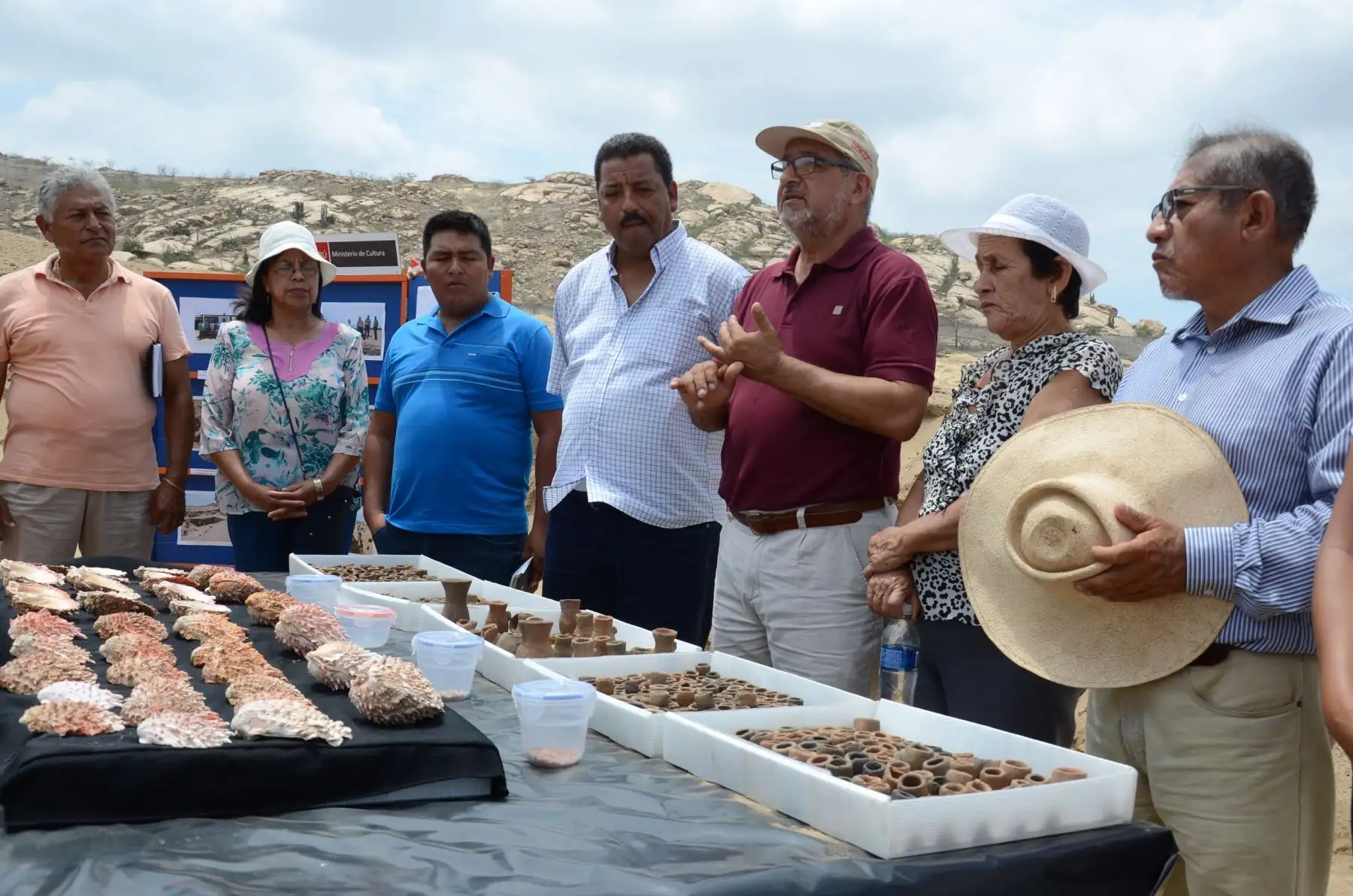 Director Narváez estuvo acompañado del director de Huaca Rajada Luis Chero, el acalde Urbina y regidores de municipalidad de Zaña.