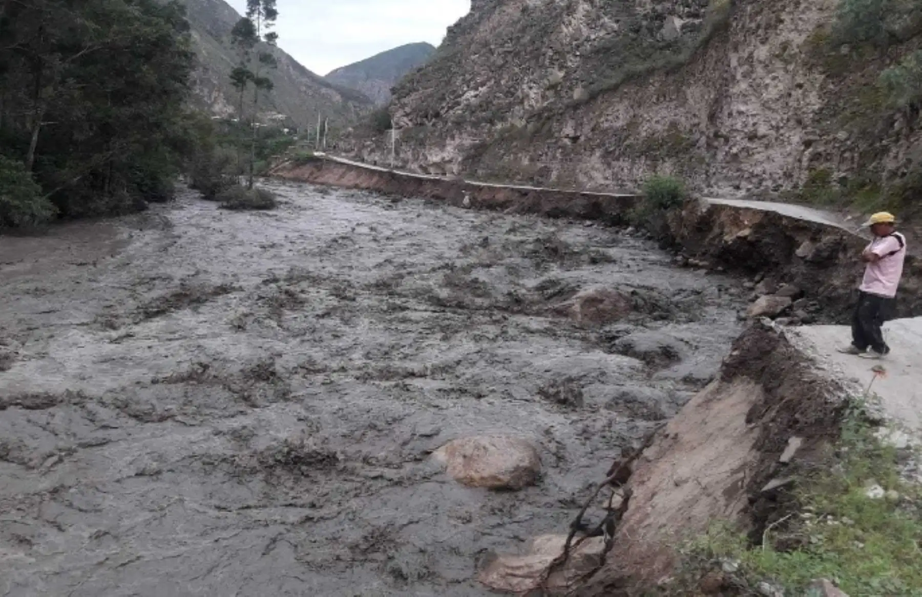 Un total de 91 distritos de la región Áncash tiene la condición de riesgo alto y otros 62 de riesgo muy alto, ante el pronóstico de lluvias de regular intensidad emitido por el Servicio Nacional de Meteorología e Hidrología (Senamhi), informó la coordinadora del Centro de Operaciones de Emergencia Regional (COER), Fabiola Vizcarra.