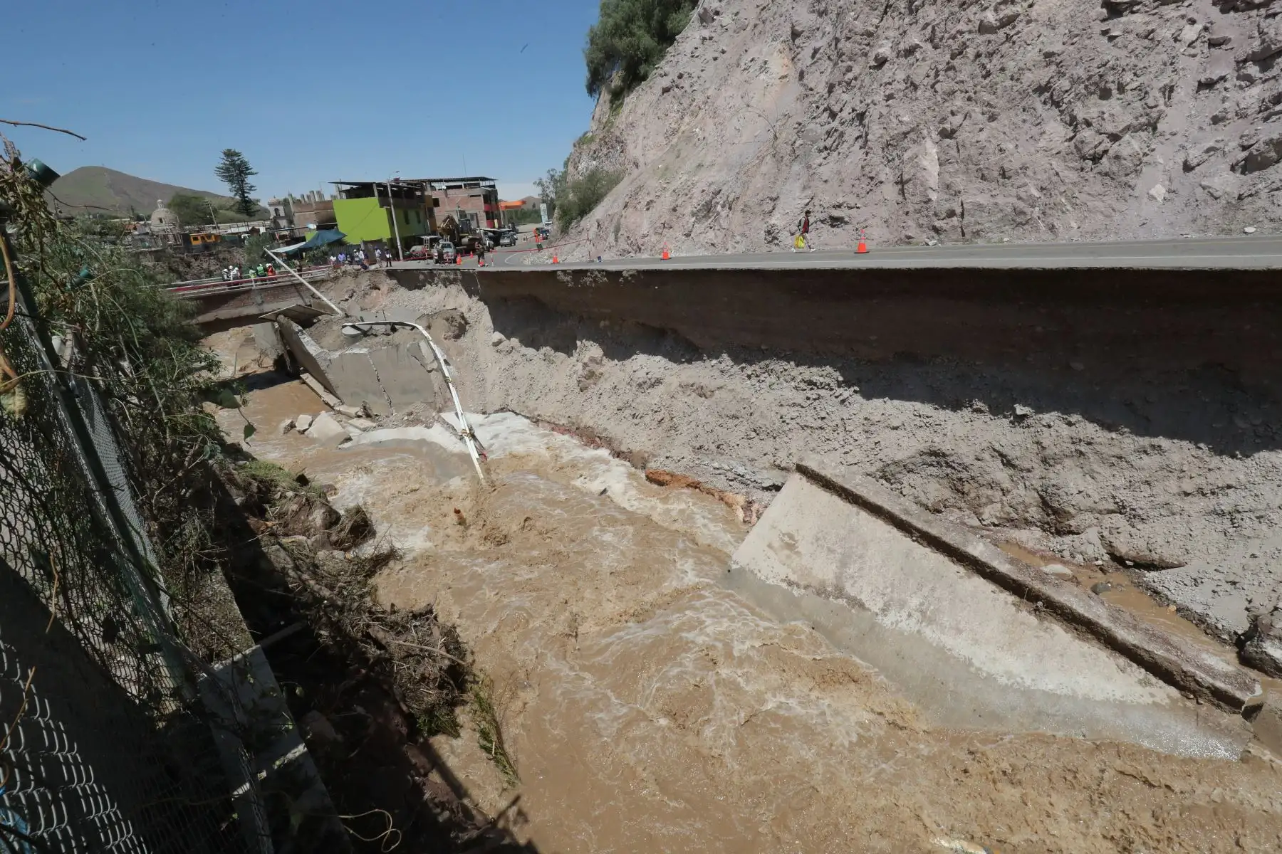 Situación de la carretera Binacional en el distrito de Torata, Moquegua luego del desborde del río del mismo nombre.

Foto: ANDINA/Juan Carlos Guzmán Negrini.