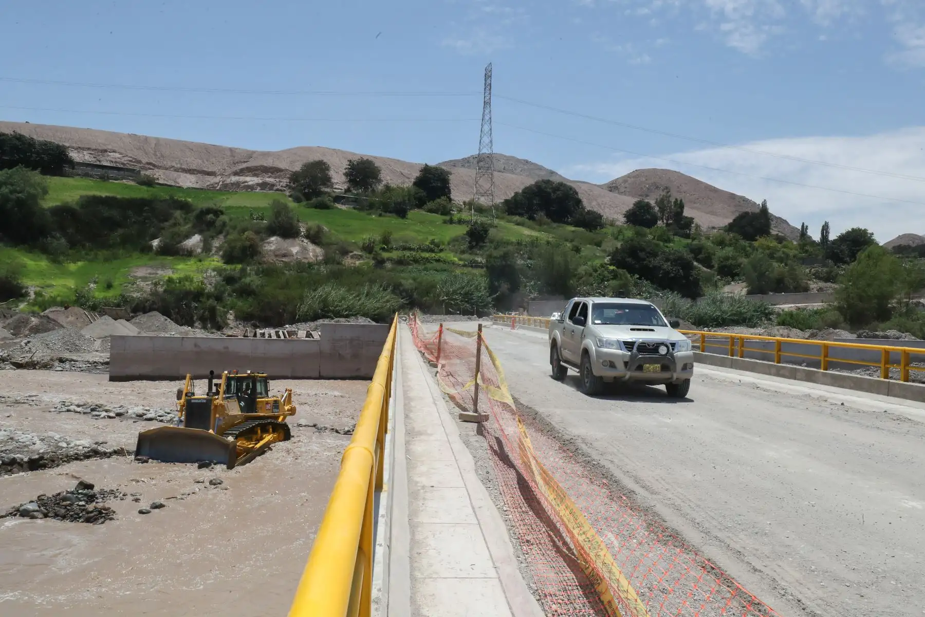 El puente Yaravico es la única conexión que tiene Moquegua con Arequipa tras la caída del puente Montalvo.

Foto:ANDINA/Juan Carlos Guzmán Negrini.