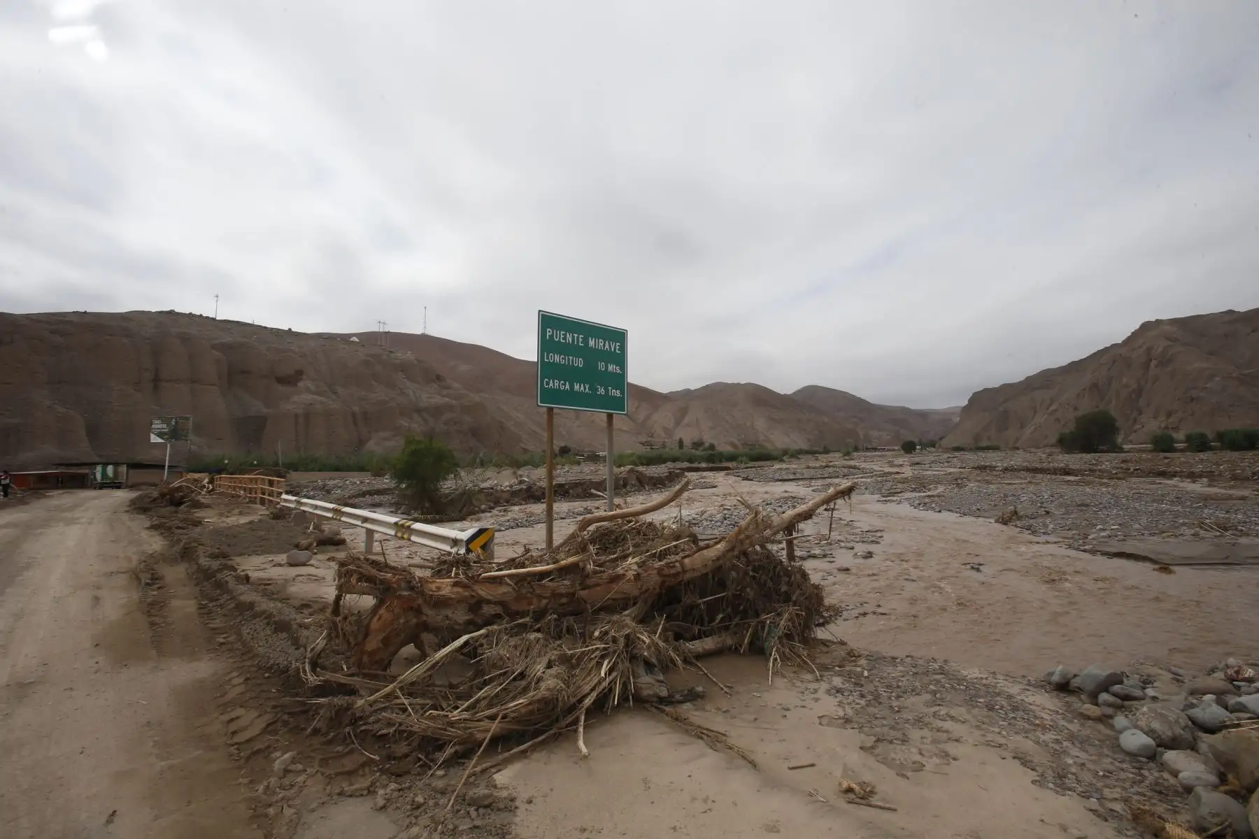 Puente Mirave. Fuertes precipitaciones en la región de Tacna han ocasionado daños estructurales en vías y puentes. Foto: ANDINA/Nathalie Sayago