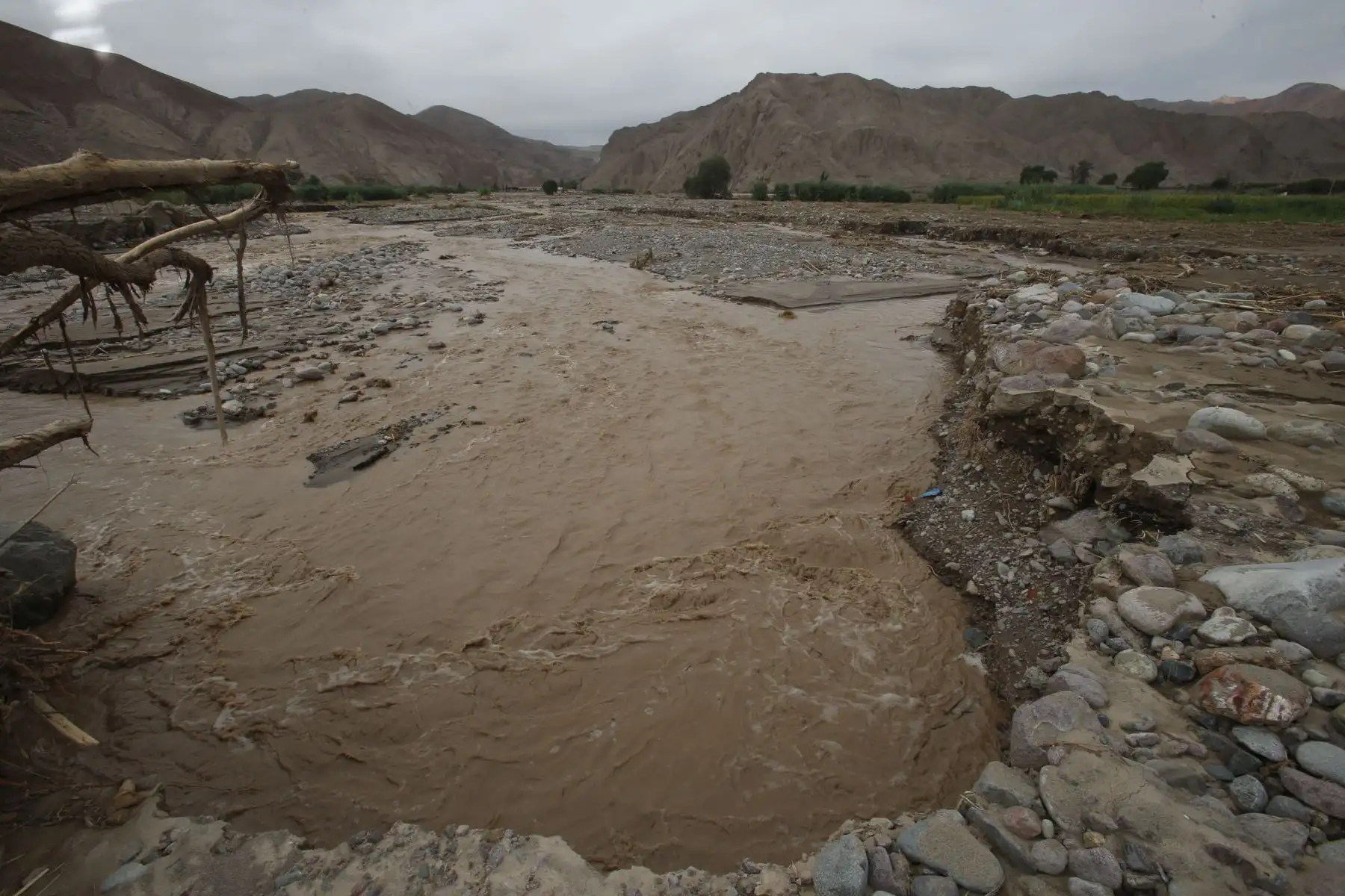 Puente Mirave. Fuertes precipitaciones en la región de Tacna han ocasionado daños estructurales en vías y puentes. Foto: ANDINA/Nathalie Sayago