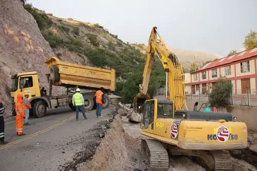 Con maquinaria pesada buscan garantizar la transitabilidad en carretera Binacional, en la región Moquegua. ANDINA/Difusión