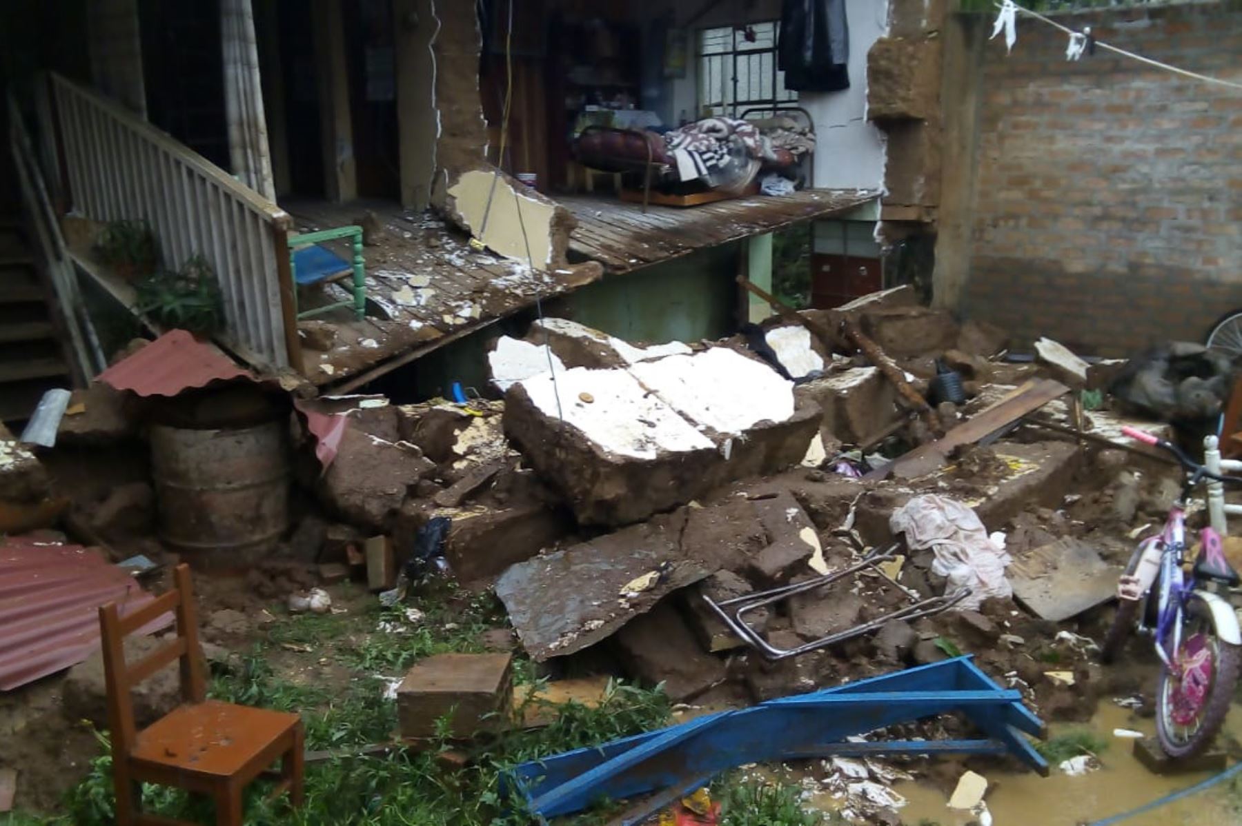 Lluvia y granizada durante unos 30 minutos provocaron el colapso de siete viviendas en Concepción.
