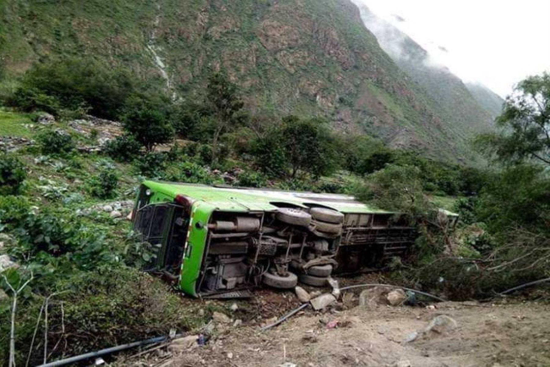 Una persona murió y más de 20 resultaron heridas en un accidente de tránsito ocurrido hoy en la vía de acceso Pativilca - Huaraz; confirmó la Región Policial de Áncash.