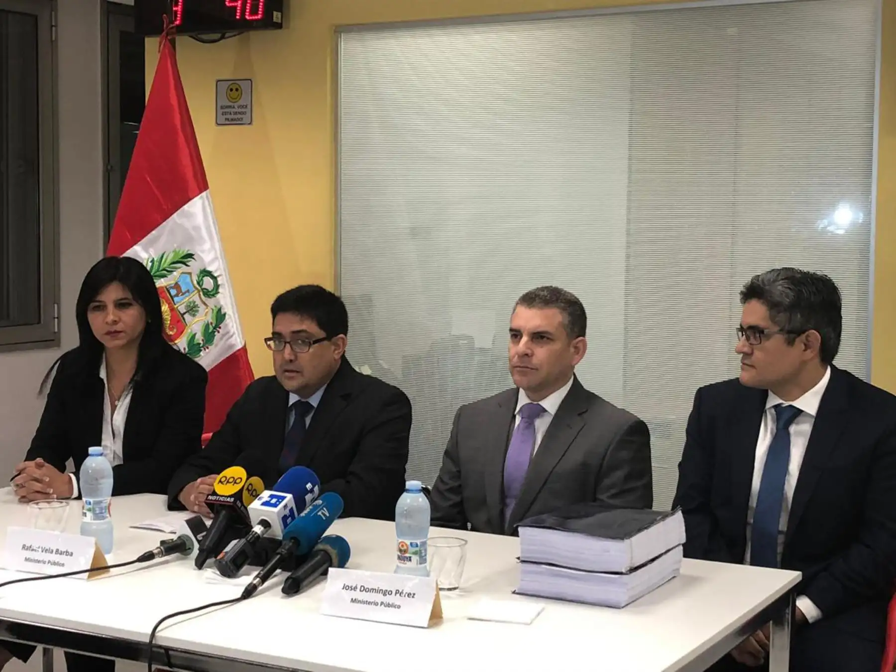 Los fiscales del equipo especial del caso Lava Jato firmaron hoy en Brasil el acuerdo de colaboración eficaz con representantes de Odebrecht y exfuncionarios de esa empresa, que permitirá la entrega de pruebas y testimonios para las investigaciones en los graves casos de corrupción en el Perú.Foto: ANDINA/Internet