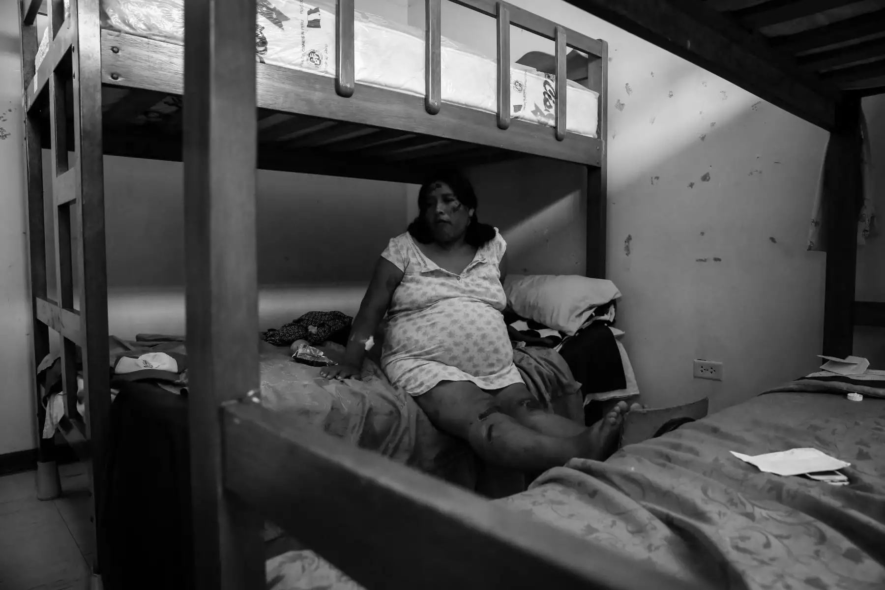 Eliana Sucari tiene siente meses de embarazo. Ella fue arrastrada junto a sus dos hijos por el huaico que azotó Mirave, poblado de la región Tacna. La madre y su hija mayor, Milagritos, sobrevivieron; el más pequeño, Josep, murió.  Foto: ANDINA/Nathalie Sayago