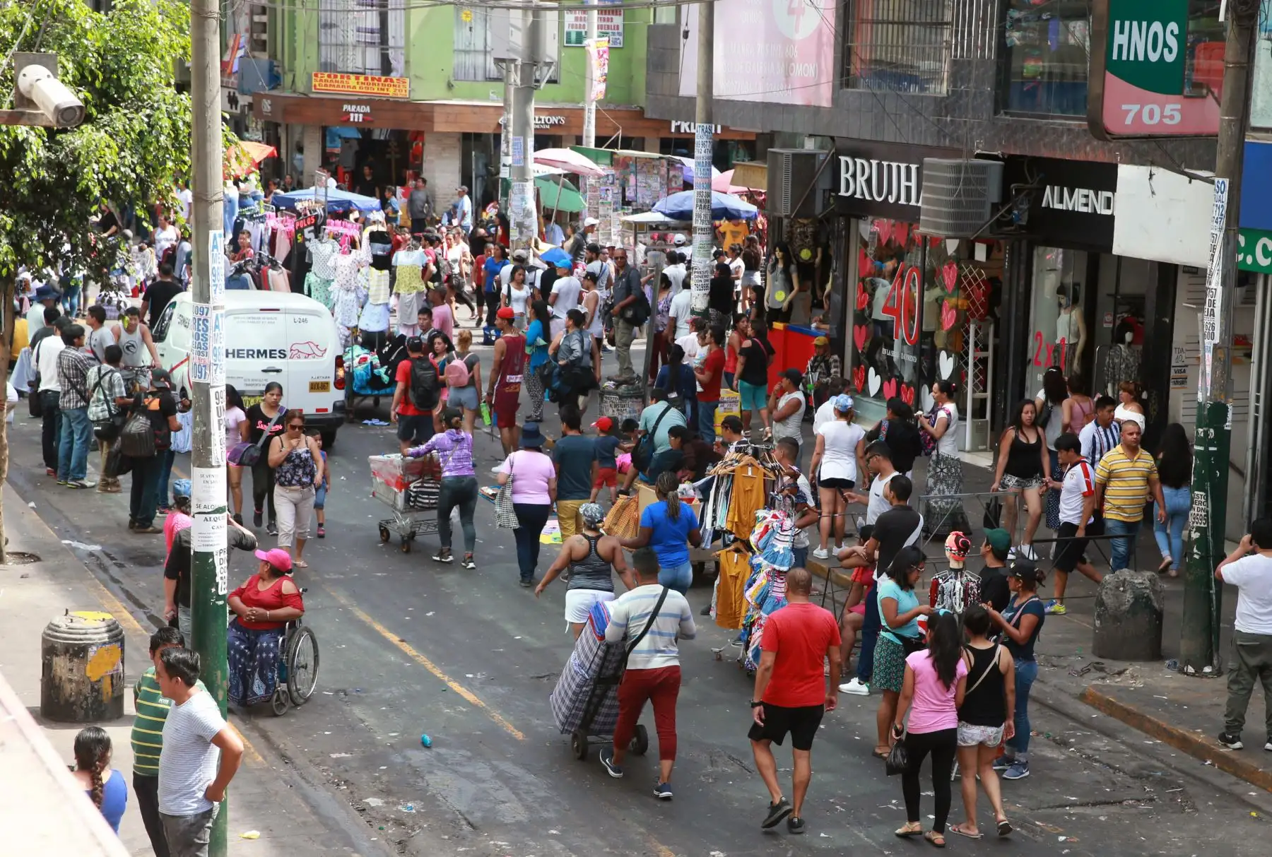 Posible desalojo de ambulantes de gamarra .Foto: ANDINA/Norman Córdova