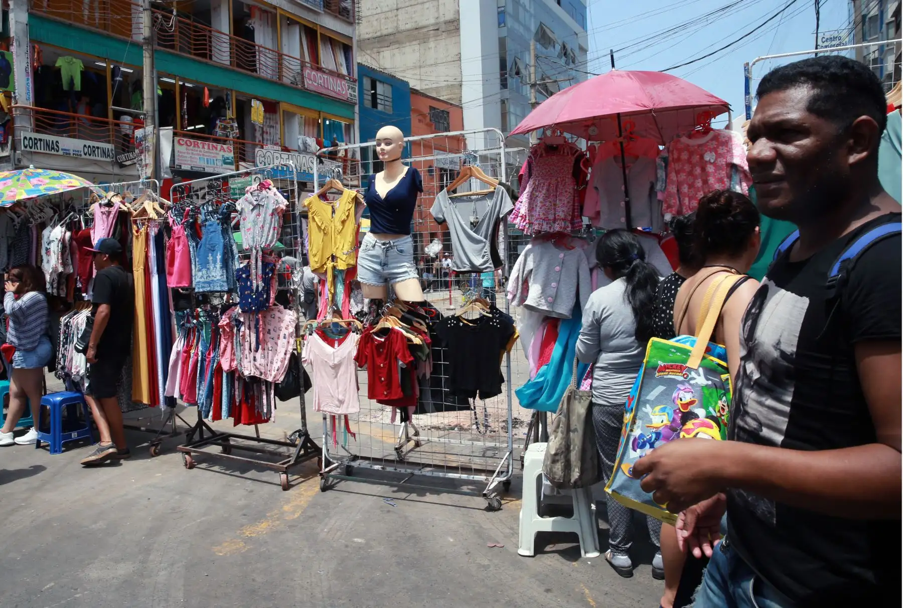 Posible desalojo de ambulantes de gamarra .Foto: ANDINA/Norman Córdova