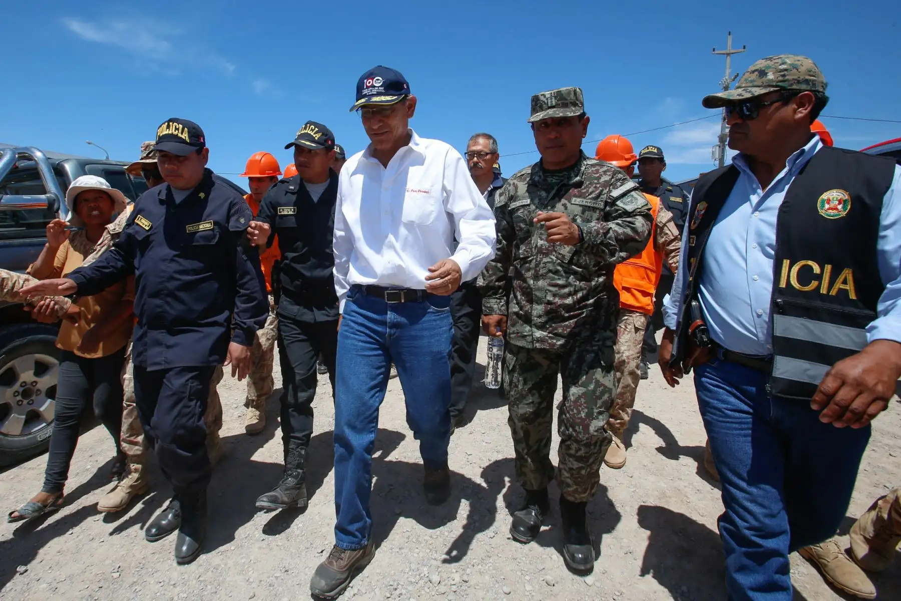 Presidente Martín Vizcarra visita zona de refugio en Alto Mirave donde están ubicados los damnificados por el huaico que arrasó la población de Mirave, Tacna.Foto: ANDINA/Nathalie Sayago