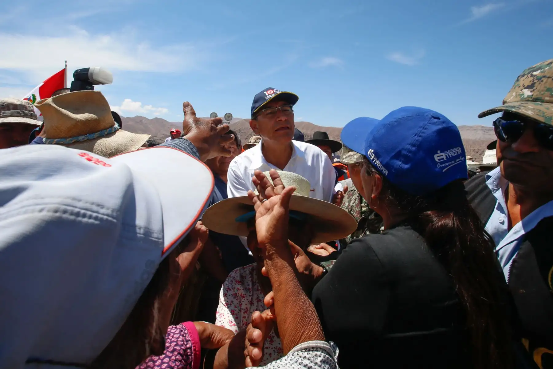 Presidente Martín Vizcarra visita zona de refugio en Alto Mirave donde están ubicados los damnificados por el huaico que arrasó la población de Mirave, Tacna.Foto: ANDINA/Nathalie Sayago