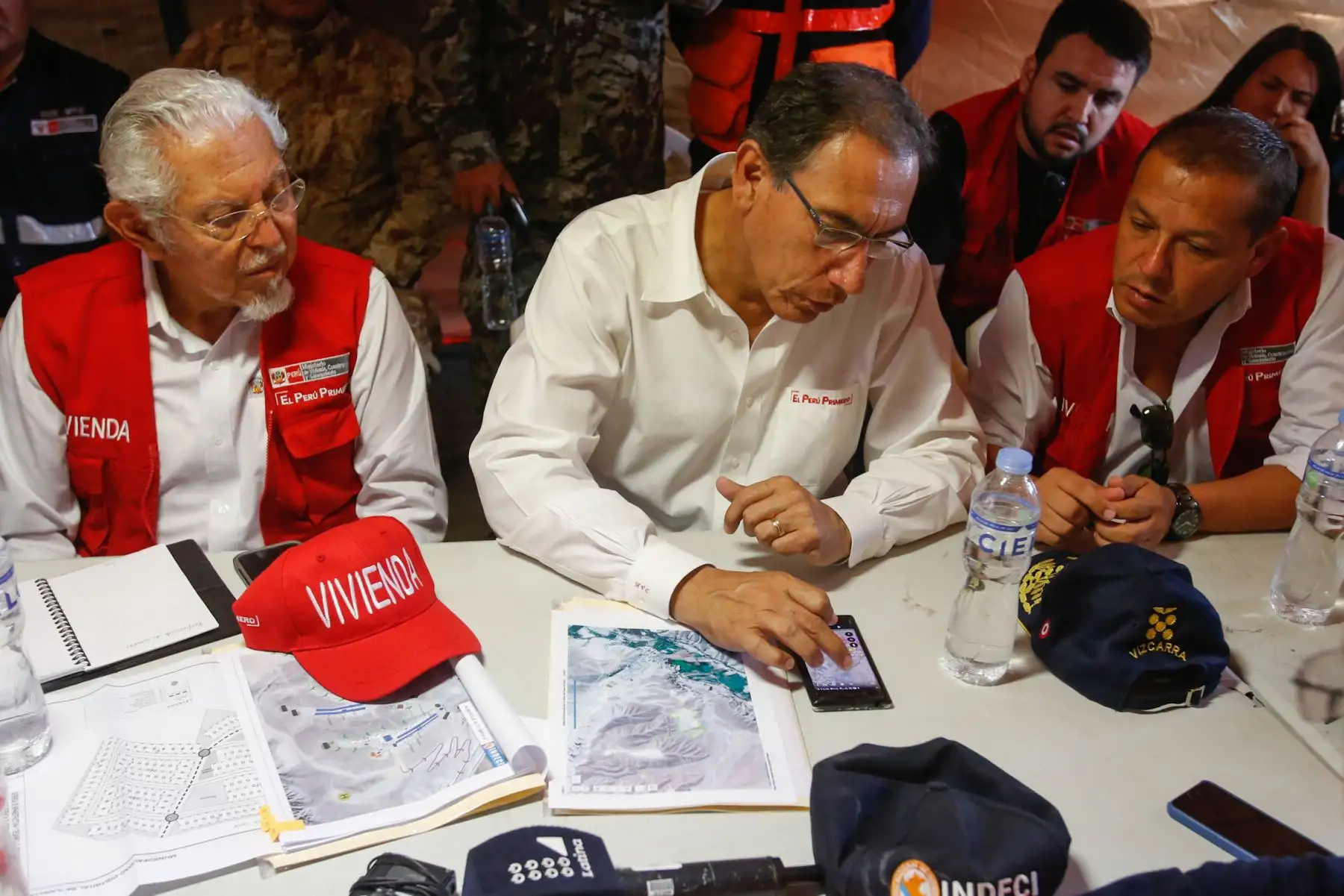 Presidente Martín Vizcarra visita zona de refugio en Alto Mirave donde están ubicados los damnificados por el huaico que arrasó la población de Mirave, Tacna.Foto: ANDINA/Nathalie Sayago