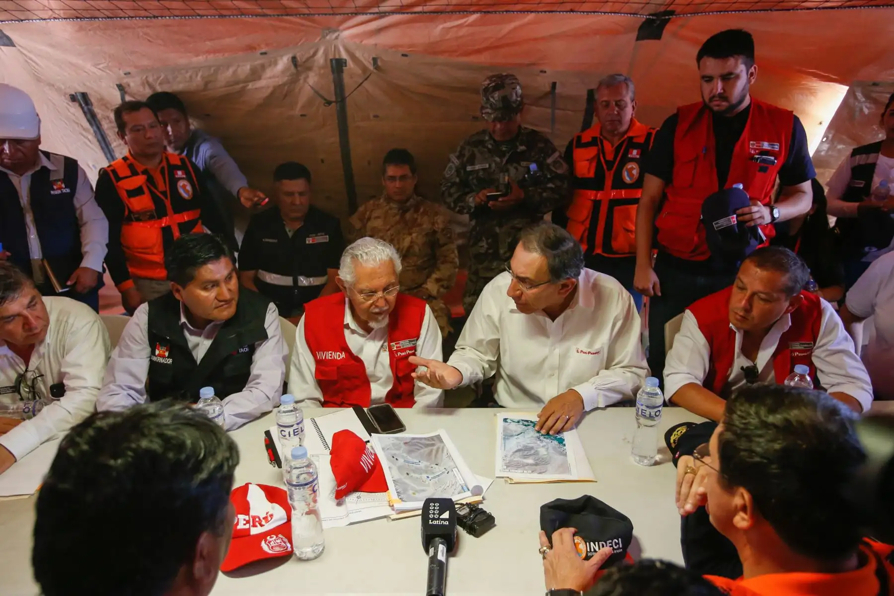 Presidente Martín Vizcarra visita zona de refugio en Alto Mirave donde están ubicados los damnificados por el huaico que arrasó la población de Mirave, Tacna.Foto: ANDINA/Nathalie Sayago