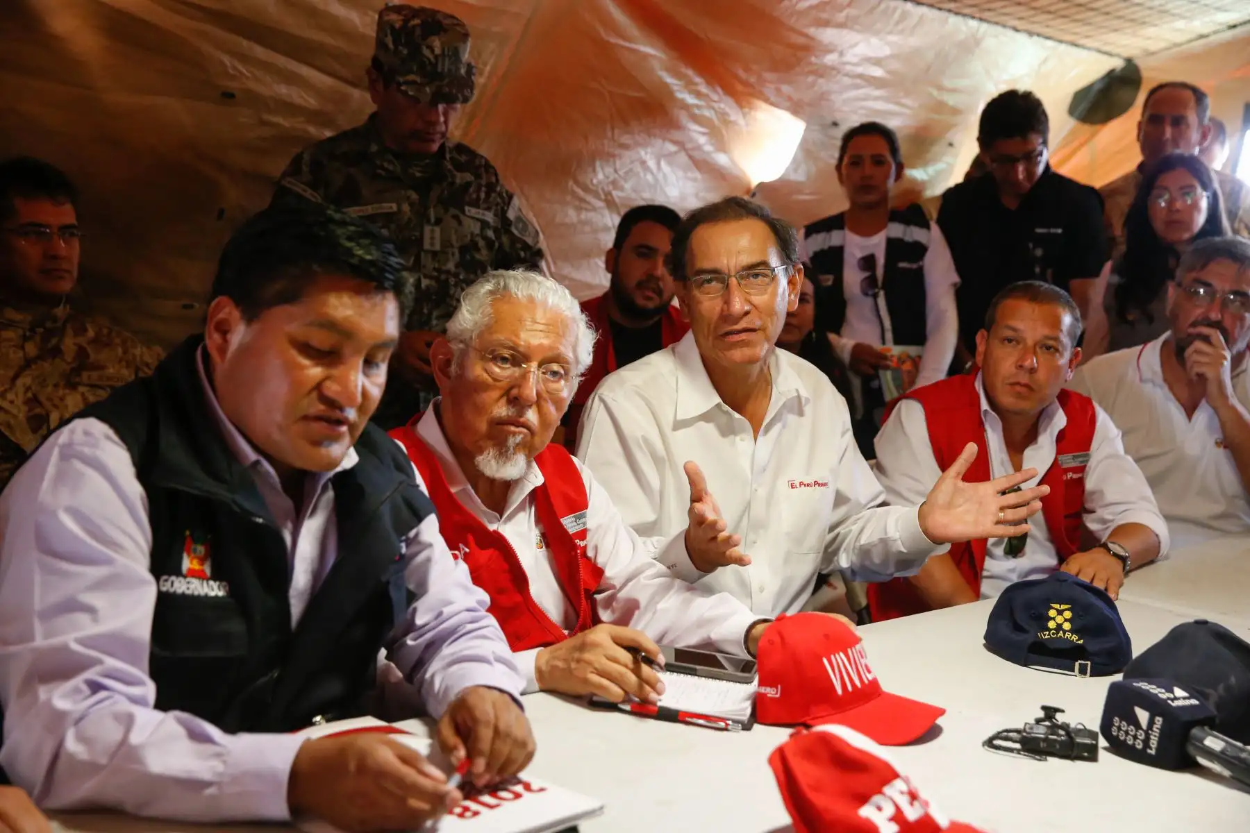 Presidente Martín Vizcarra visita zona de refugio en Alto Mirave donde están ubicados los damnificados por el huaico que arrasó la población de Mirave, Tacna.Foto: ANDINA/Nathalie Sayago