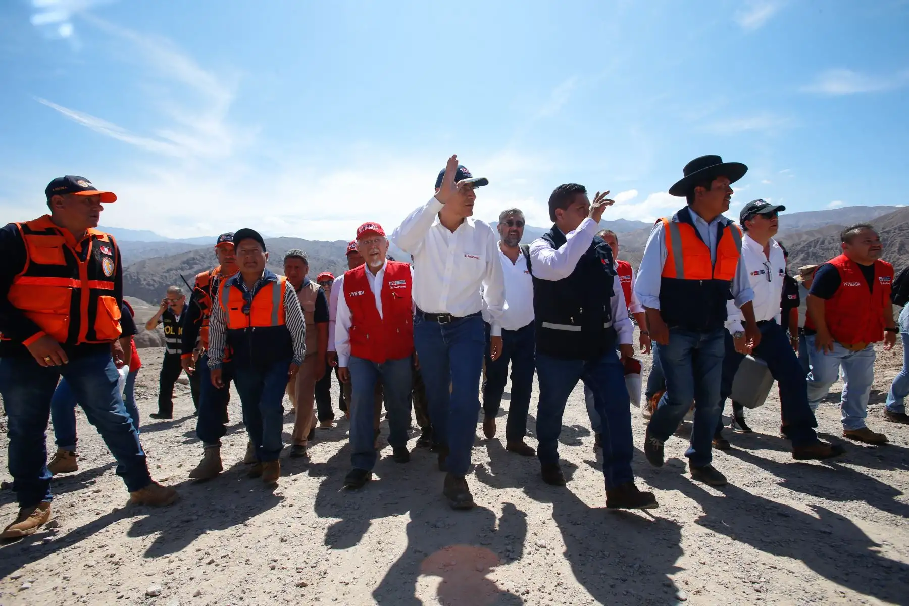 Presidente Martín Vizcarra visita zona de refugio en Alto Mirave donde están ubicados los damnificados por el huaico que arrasó la población de Mirave, Tacna.Foto: ANDINA/Nathalie Sayago