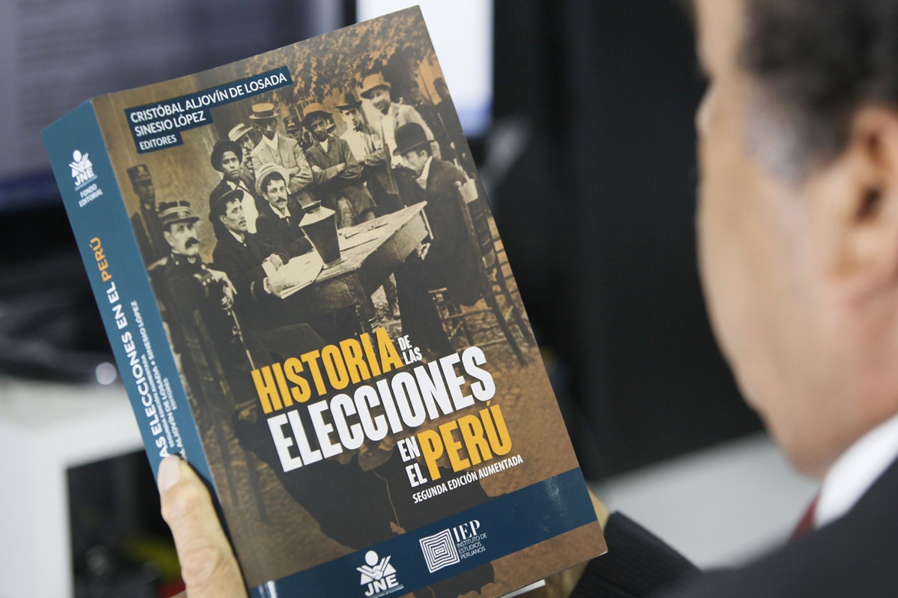 Publicación sobre la historia electoral del Perú.