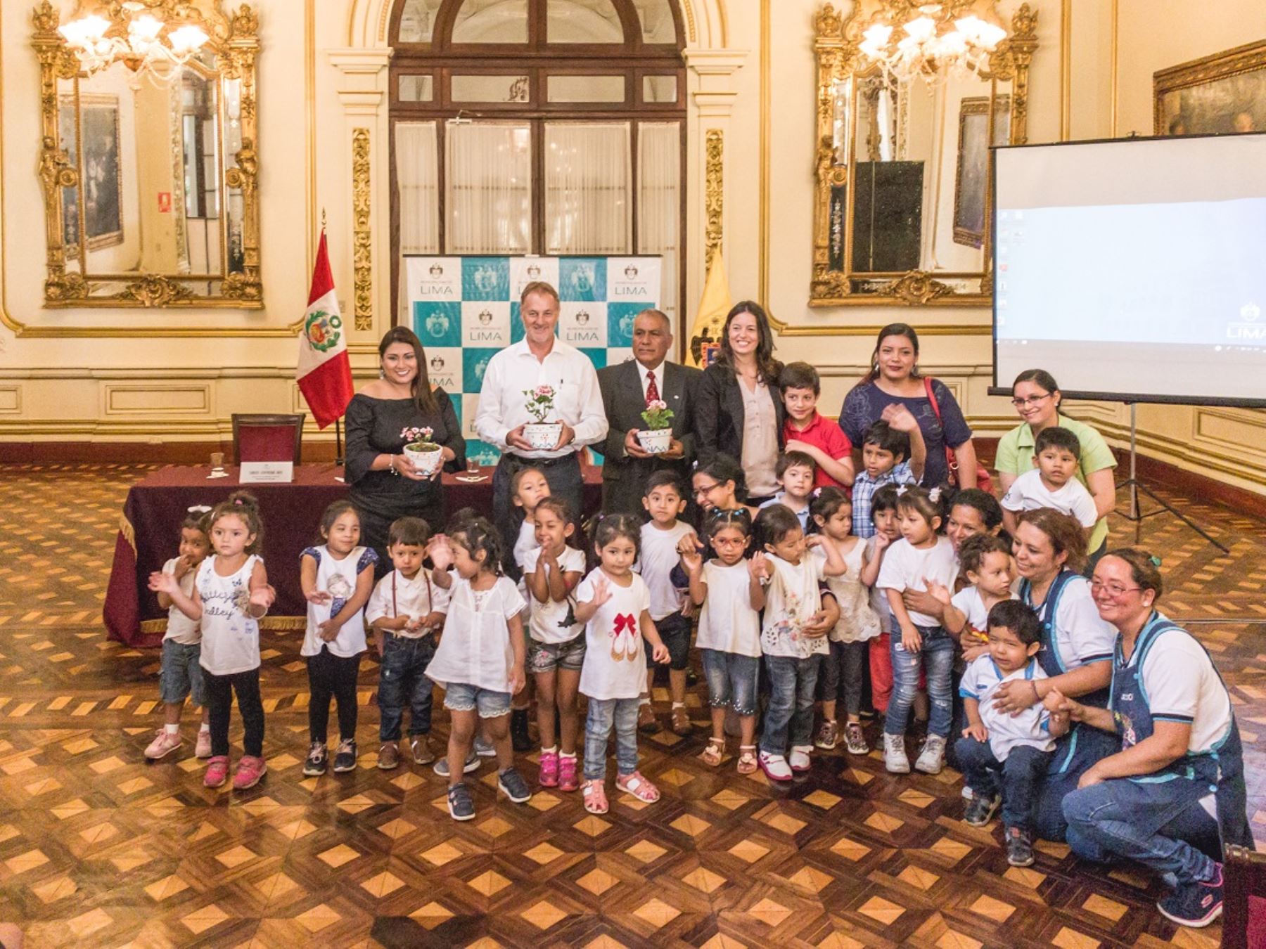 El alcalde de Lima, Jorge Muñoz, inauguró la Escuela de Producción de Espacio Público: “Barrio y Niñez”.