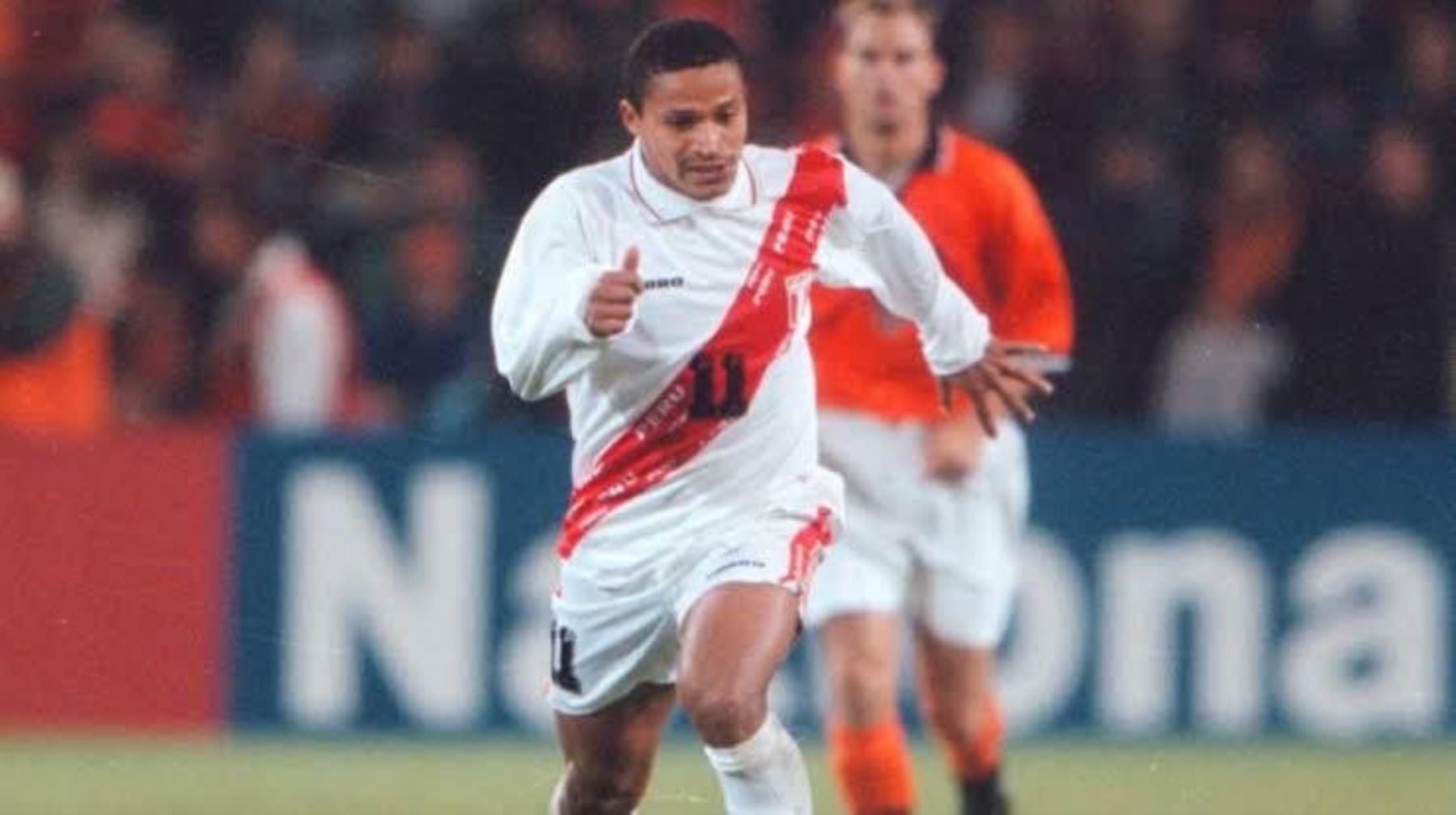 Carlos Flores también fue un jugador que integró la selección peruana