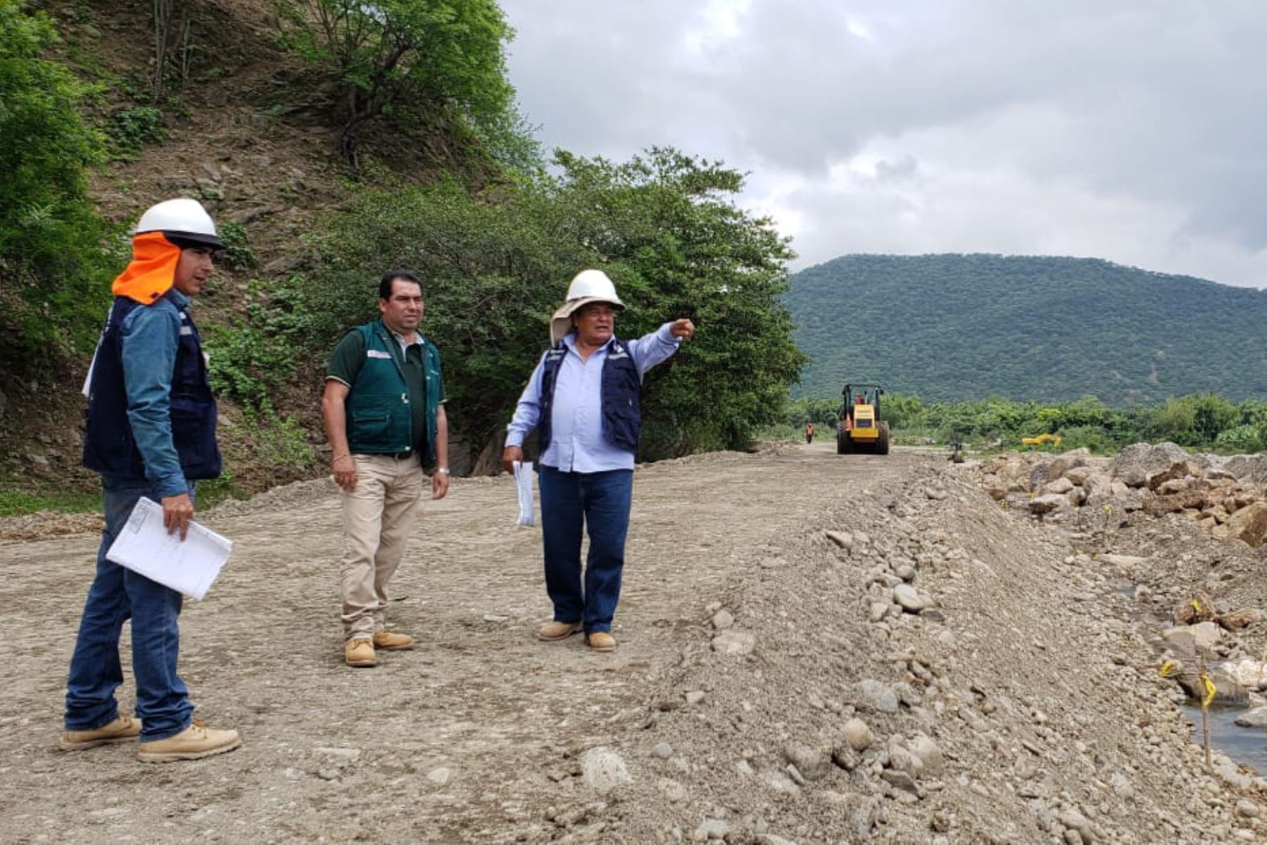 Técnicos y funcionarios de Agro Rural inspeccionan los distritos afectados y vulnerables por las lluvias en la región Piura.