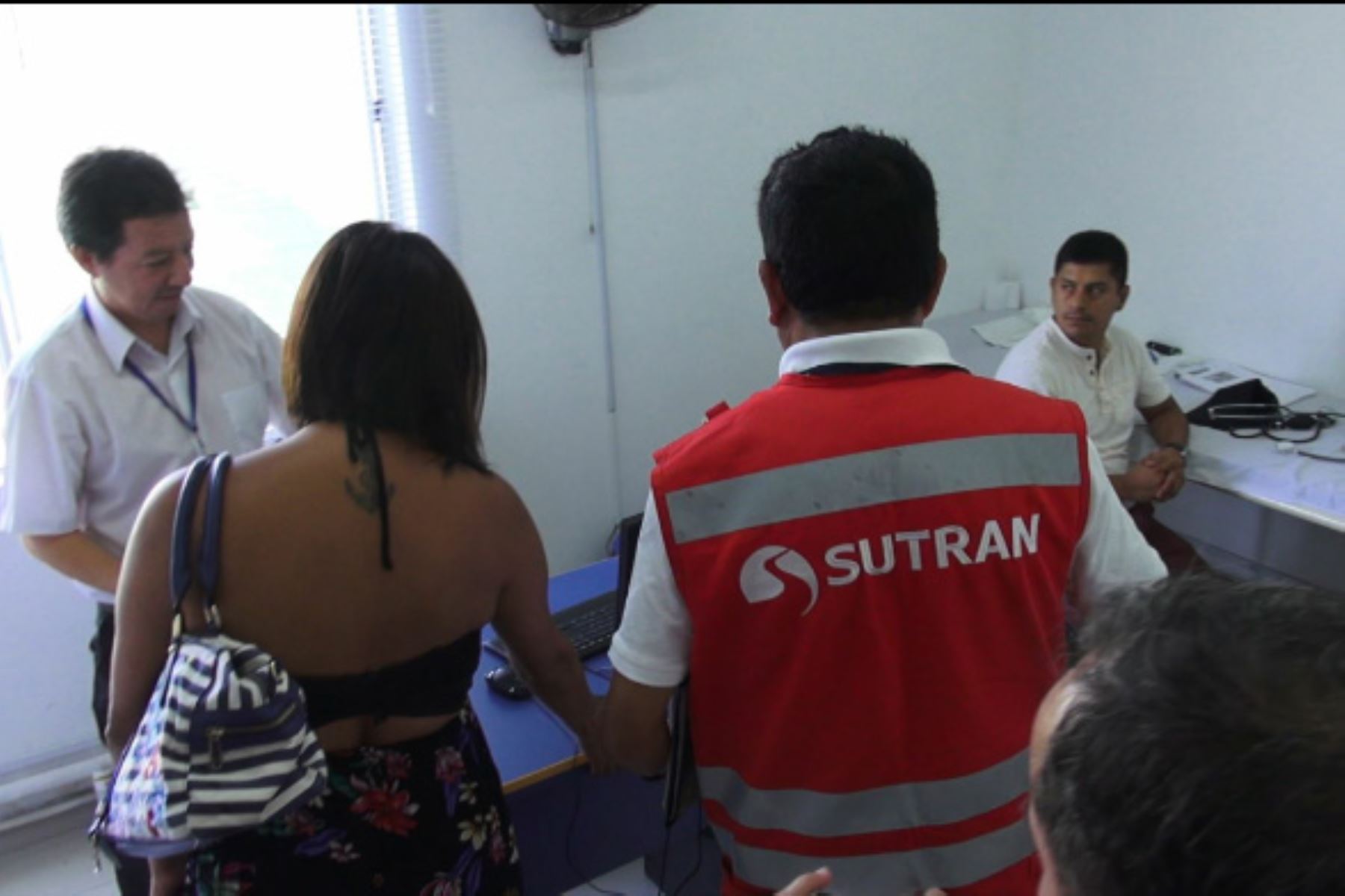 Inspección de Sutran a centros médicos, escuela de conductores y centros de inspección técnica vehicular. Foto: Andina/Difusión