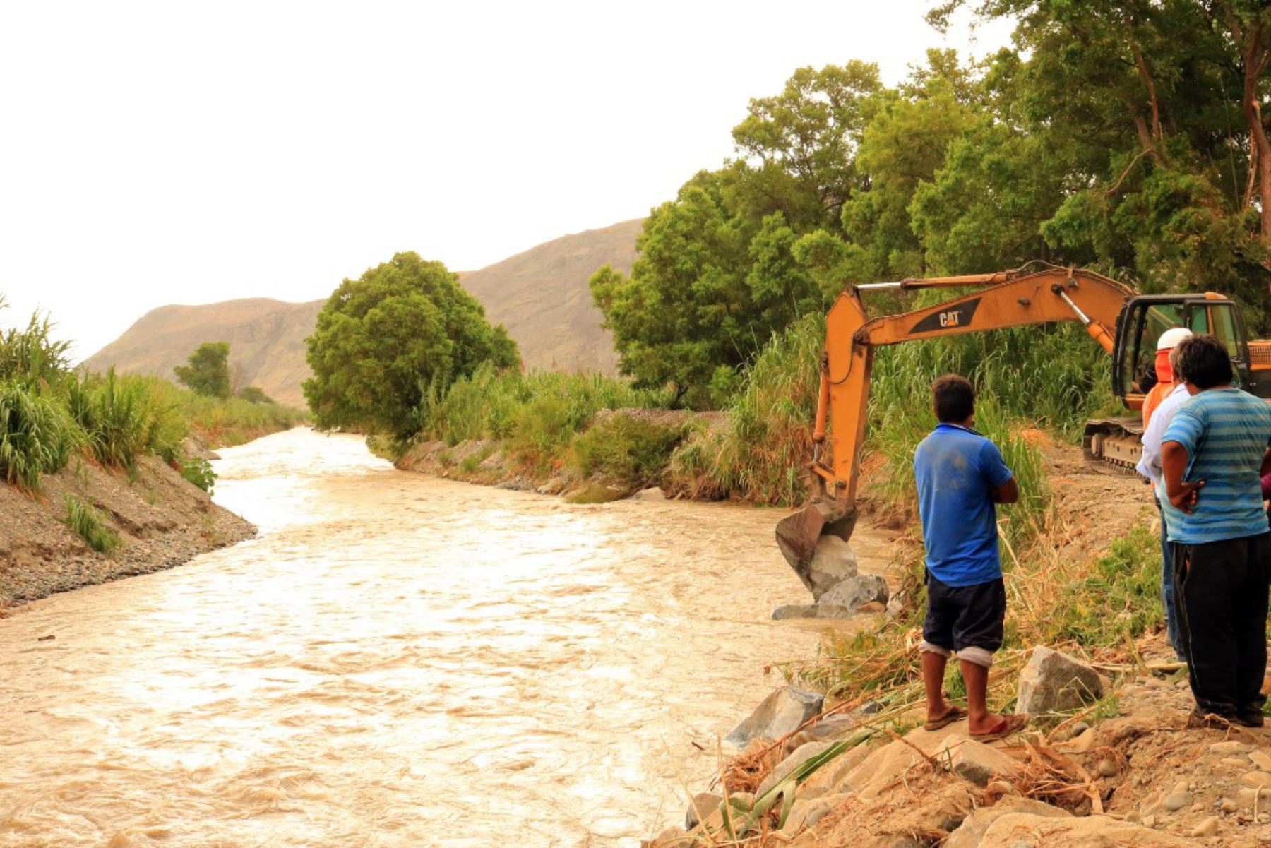 Áncash ejecuta trabajos de descolmatación y enrocado en el río Huarmey. ANDINA