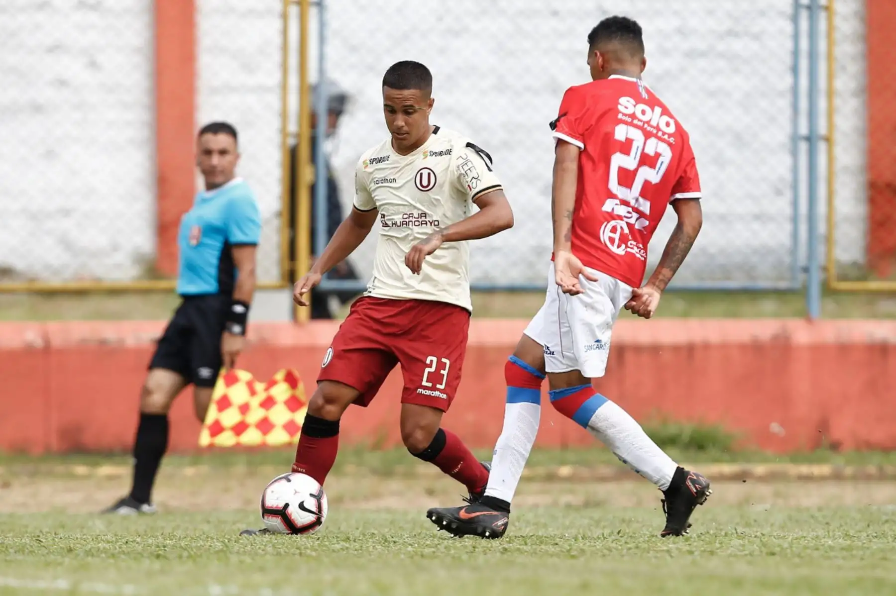 Universitario de Deportes rescató un punto en su visita a Moyobamba tras iguala (1-1) con Unión Comercio en partido válido por la primera fecha de la Liga1. Los "cremas" fueron los que emparejaron el cotejo gracias al gol del argentino Germán Dennis de penal. Foto: ANDINA/Twiter Universitario