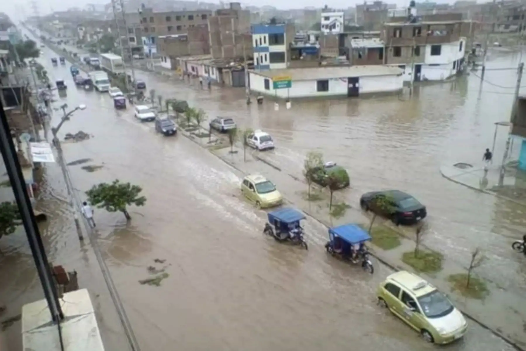 Lluvias de moderada a fuerte intensidad acompañadas de descargas eléctricas y ráfagas de viento se presentarán en la región Arequipa hasta el miércoles 20 de febrero, advirtió el Servicio Nacional de Meteorología e Hidrología (Senamhi), mediante el aviso meteorológico Nº 24.