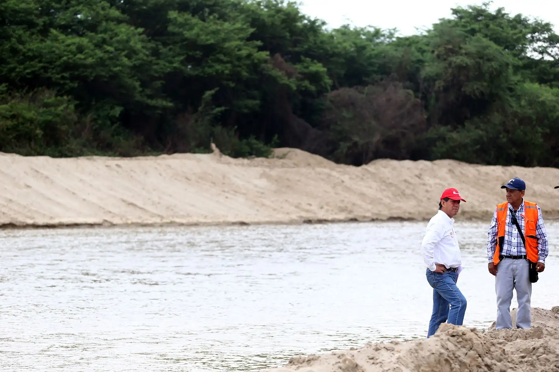 Jefe de la Reconstrucción con Cambios, Edgar Quispe, realiza acciones de prevención ante posibles lluvias en la región Lambayeque. Foto: ANDINA/Luis Iparraguirre