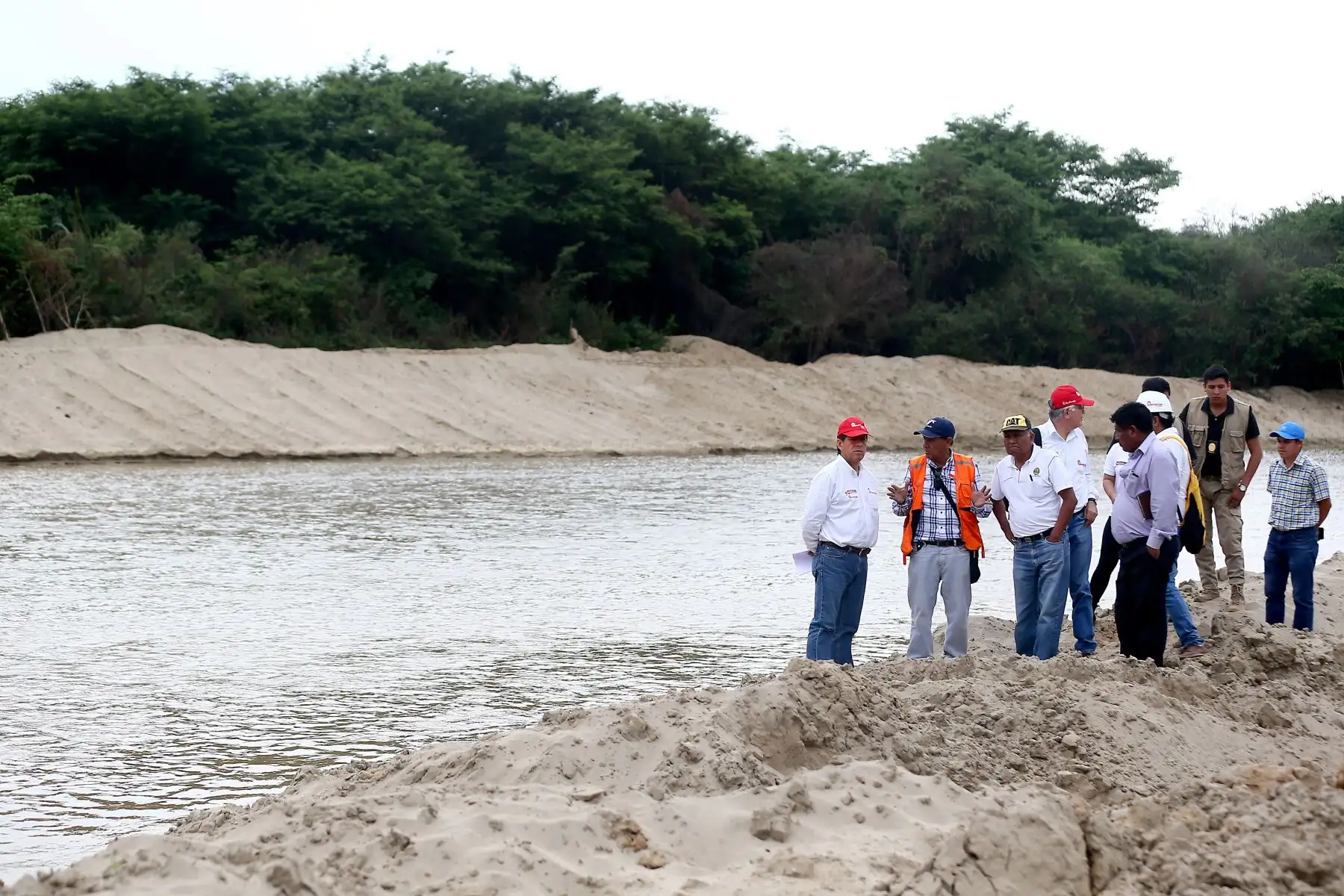 Jefe de la Reconstrucción con Cambios, Edgar Quispe, realiza acciones de prevención ante posibles lluvias en la región Lambayeque. Foto: ANDINA/Luis Iparraguirre