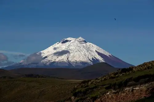 Volcán Cotopaxi, visto desde la provincia de Napo, y que cuenta con una cobertura glaciar. Foto: EFE