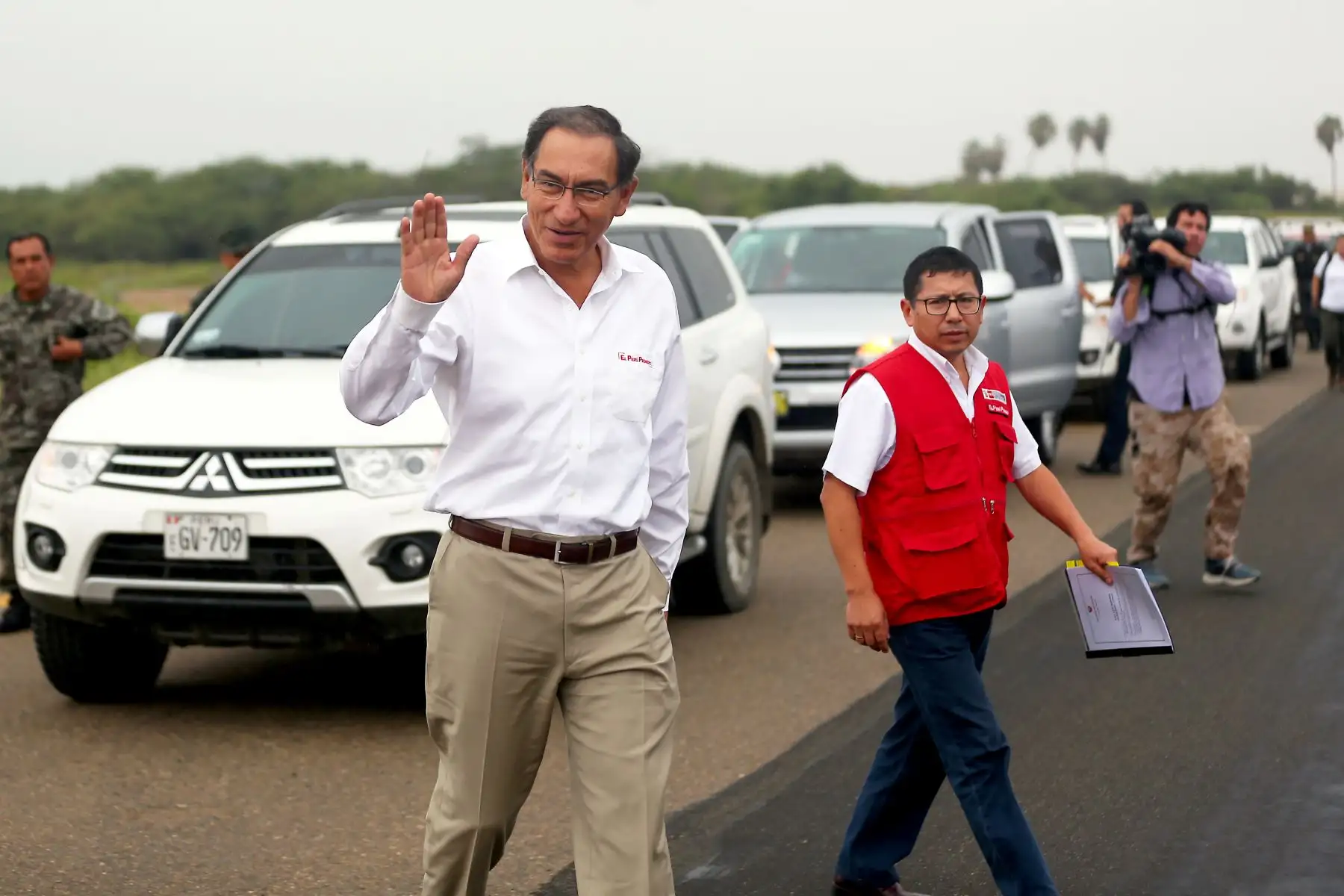 Presidente de la República, Martín Vizcarra, acompañado de los titulares de Transportes y Comunicaciones, Educación y Producción, asisten a inicio de obras de rehabilitación en el aeropuerto de Chiclayo. Foto: ANDINA/Luis Iparraguirre