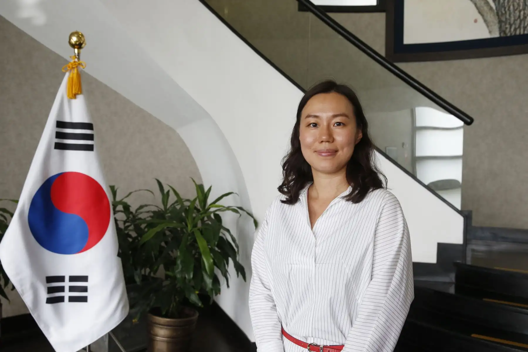Segunda Secretaria y Cónsul de la Embajada de la República de Corea, Seoung Eunji, informa sobre becas integrales que ofrece Estado coreano a peruanos. ANDINA/Nathalie Sayago