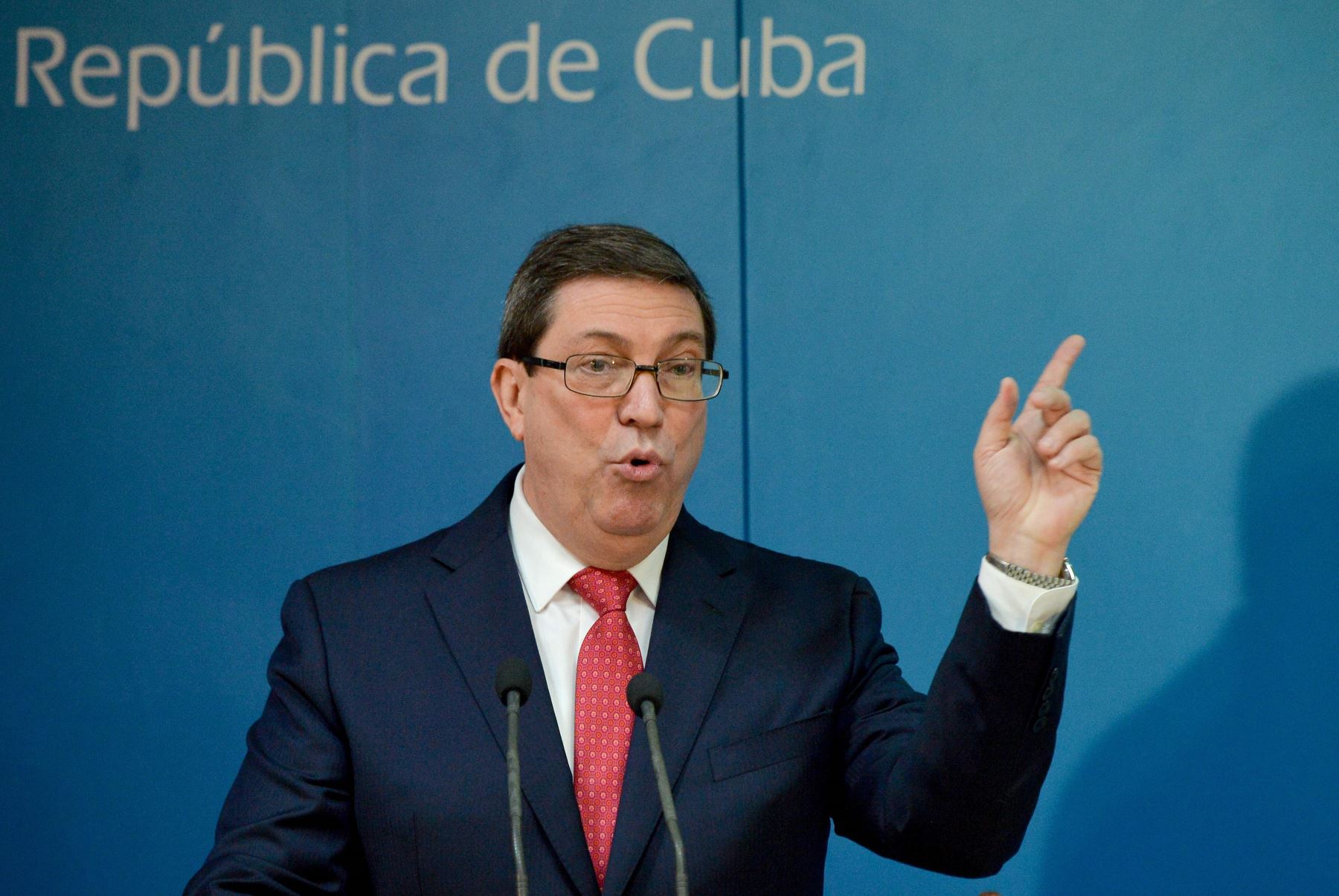 El ministro de Relaciones Exteriores de Cuba, Bruno Rodríguez, da una conferencia de prensa. Foto: AFP.
