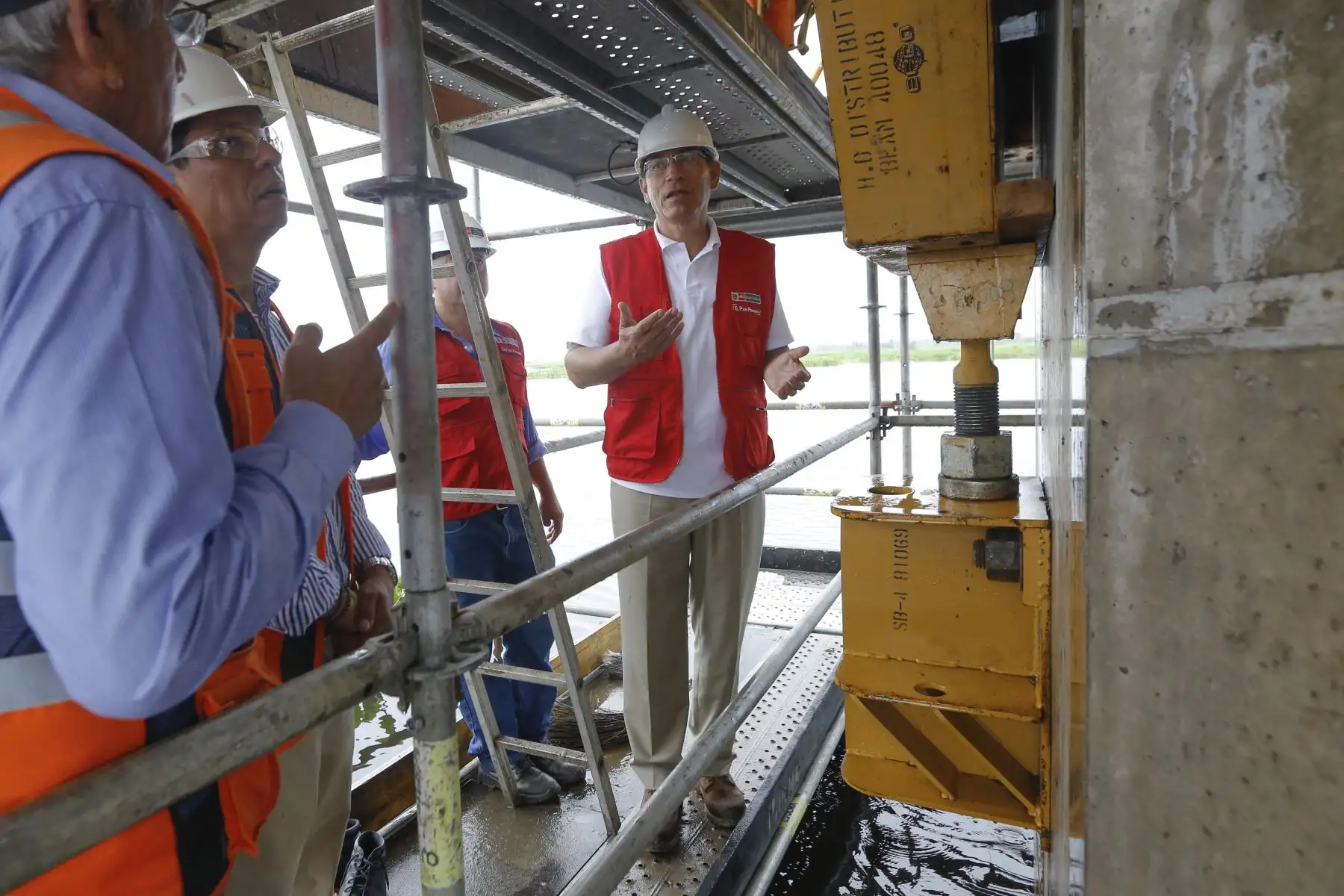 Jefe de Estado inspecciona obras de construcción del puente Nanay (Iquitos). Foto: ANDINA/Prensa Presidencia