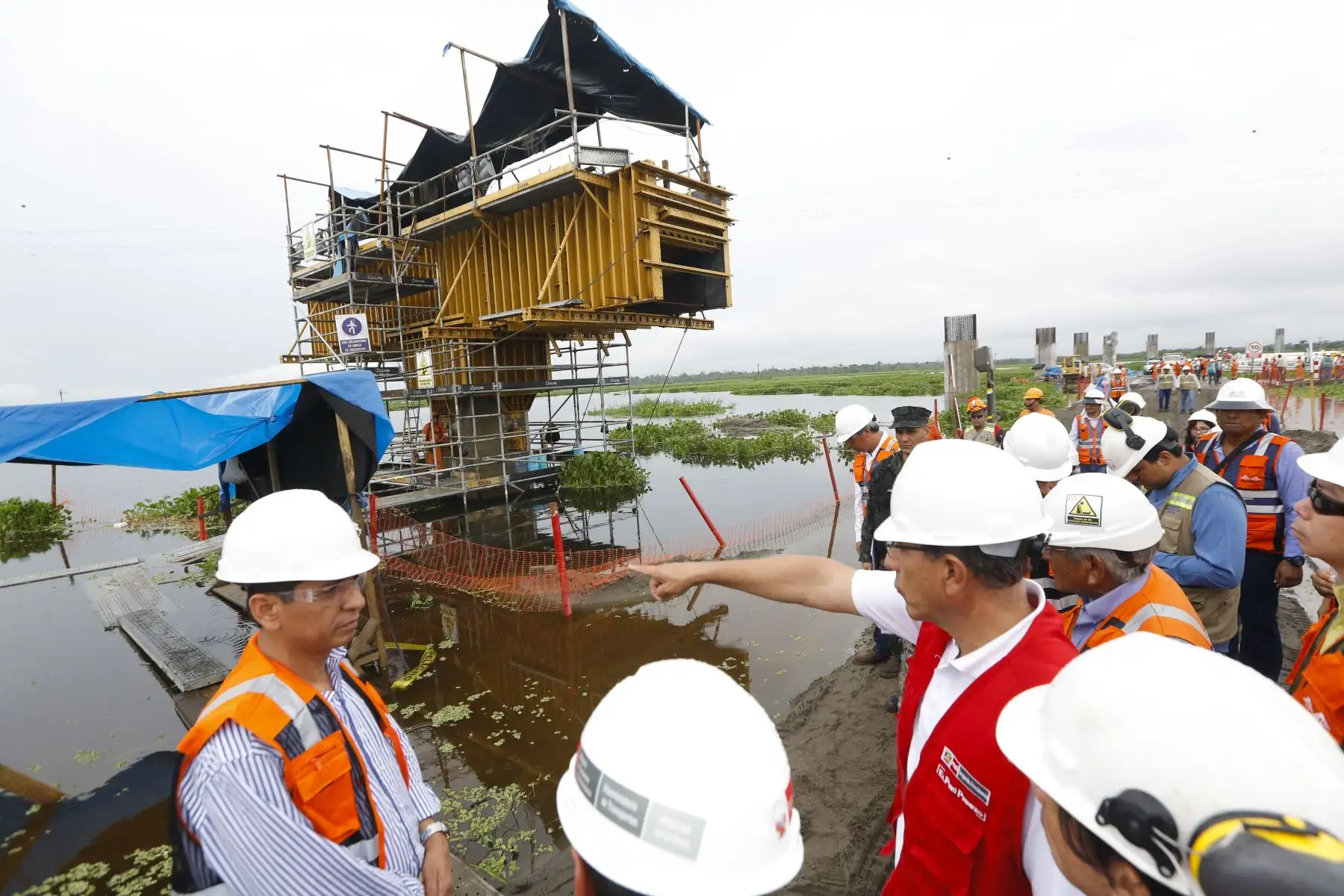 Jefe de Estado inspecciona obras de construcción del puente Nanay (Iquitos). Foto: ANDINA/Prensa Presidencia
