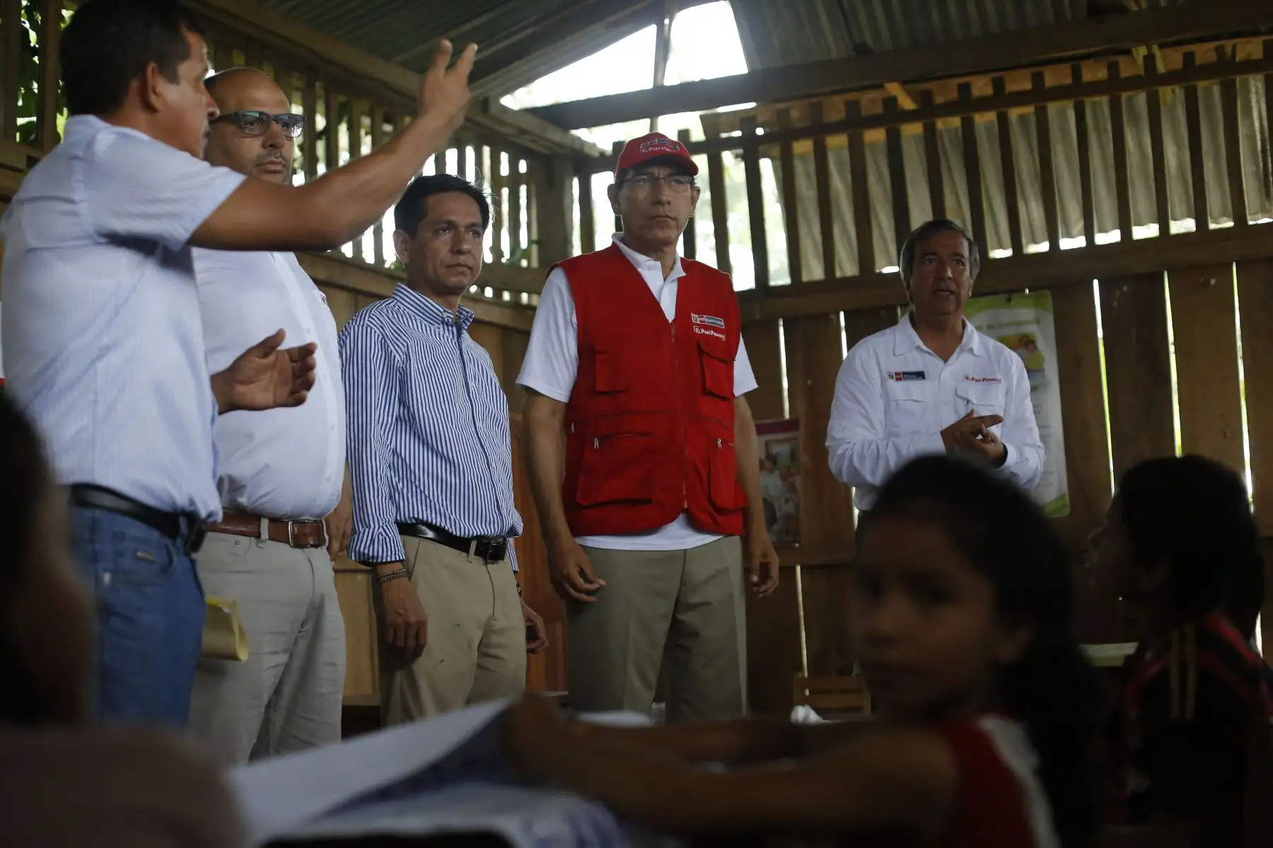 Presidente Martín Vizcarra inspeccionó I.E. Nº60957 Santa Ana de Muyuy R. Amazonas. Mandatario dispuso acciones para atender zona afectada por el desborde del río Amazonas. Foto: ANDINA/Prensa Presidencia