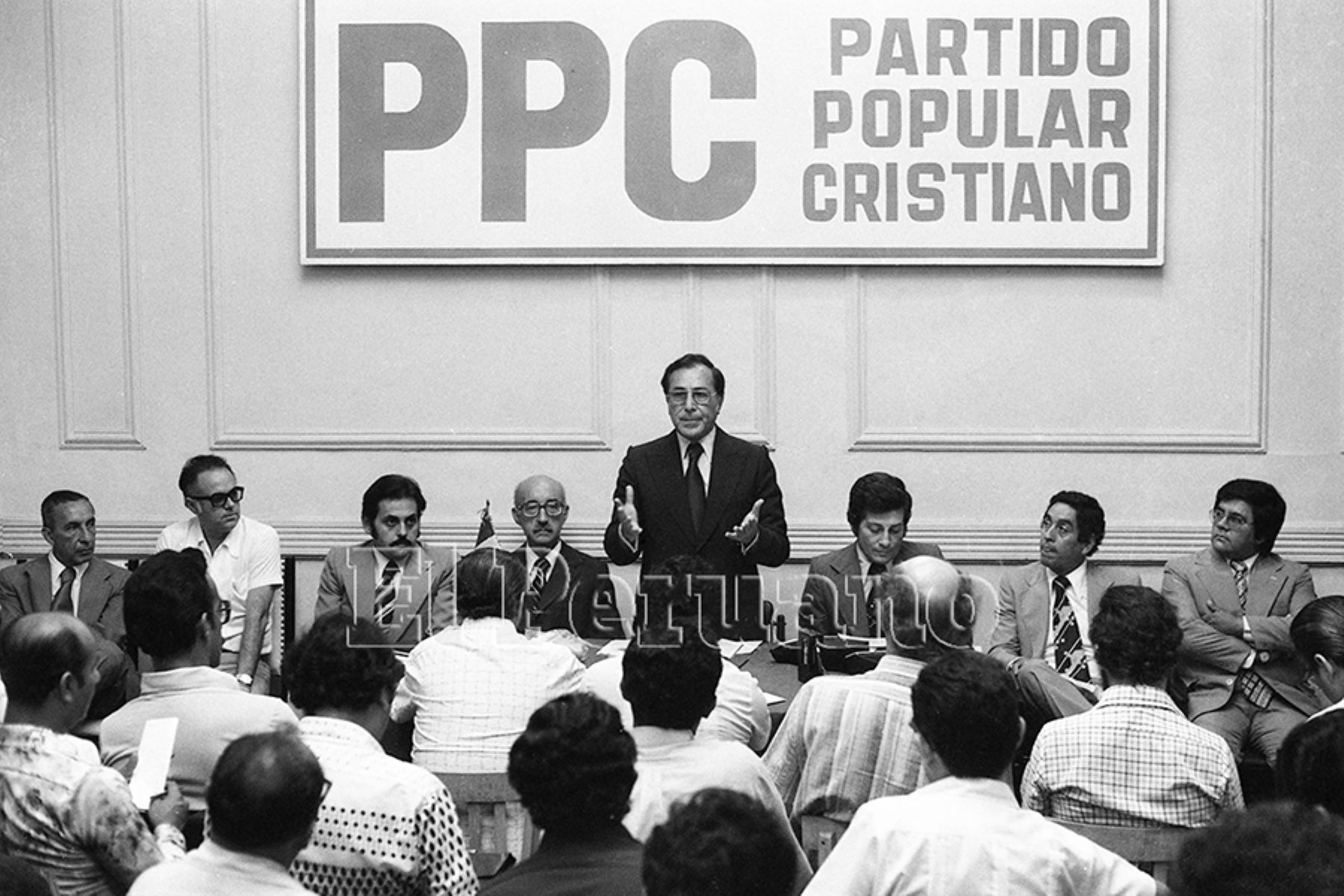 Lima - 26 febrero 1979 / Conferencia de prensa de Luis Bedoya Reyes en la sede del Partido Popular Cristiano. Foto: Archivo Histórico de EL PERUANO / Bernabé Wong