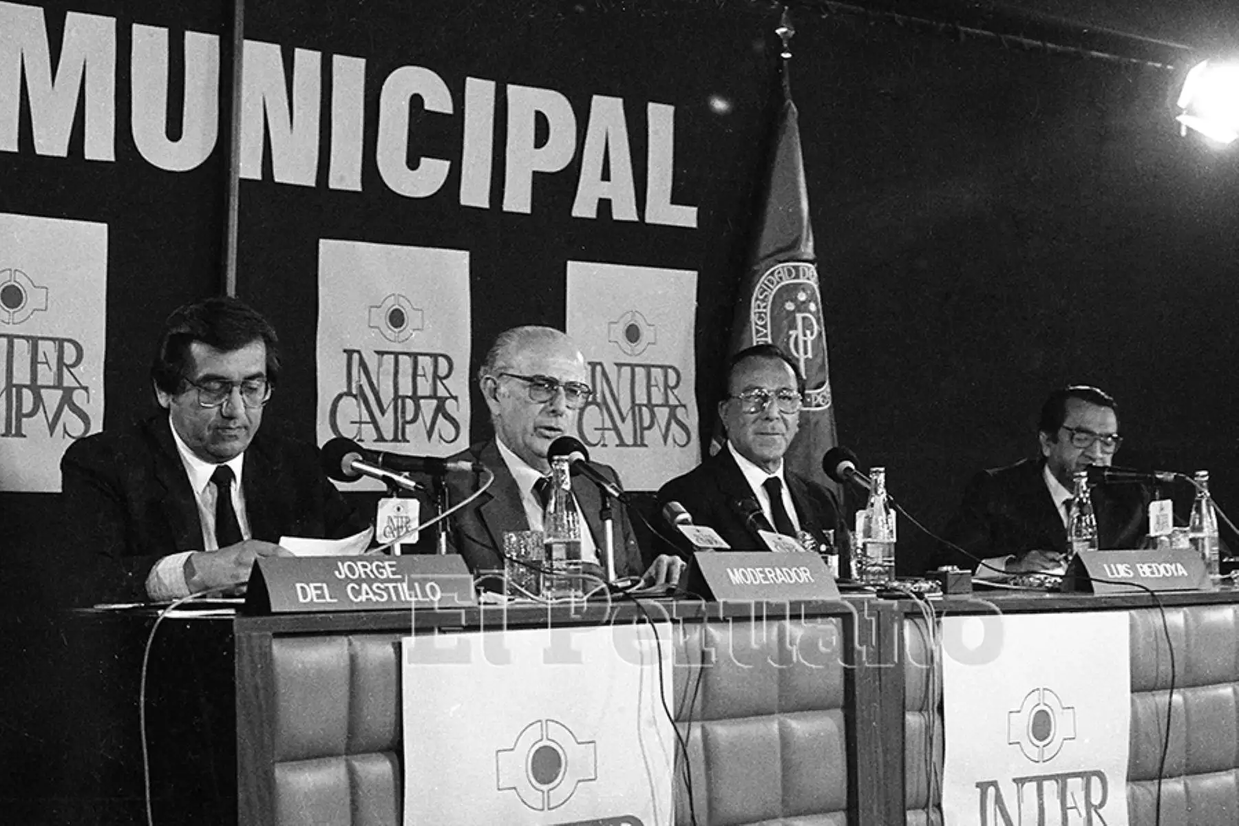 Lima - 30 octubre 1986 / Debate electoral entre los candidatos a la alcaldía de Lima: Jorge del Castillo, del Partido Aprista Peruano; Alfonso Barrantes, de Izquierda Unida; y Luis Bedoya Reyes, del Partido Popular Cristiano. Foto: Archivo Histórico de EL PERUANO / Leoncio Mariscal