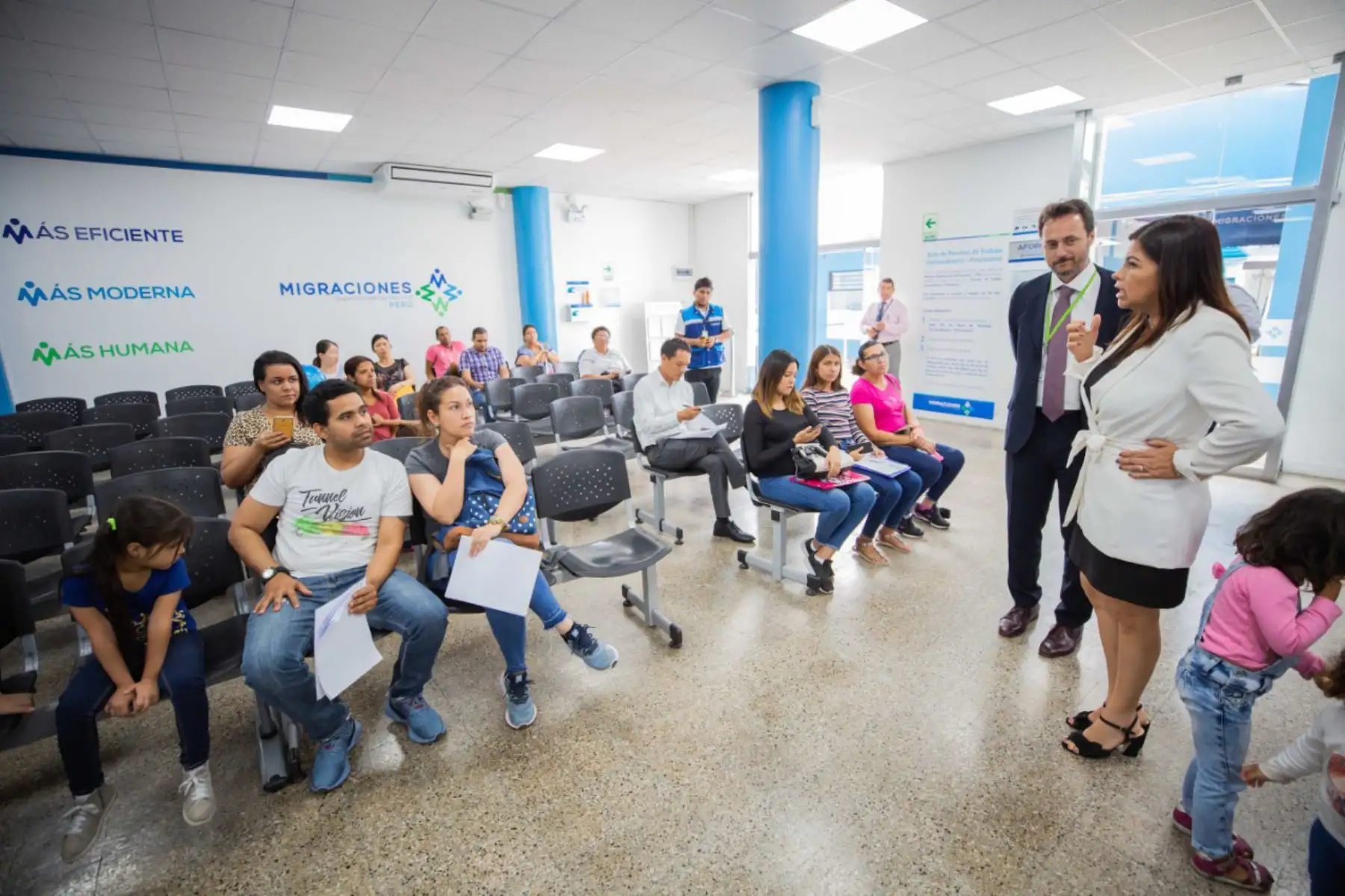 Agusti se entrevistó con Del Águila y recorrió instalaciones. Foto: Migraciones.