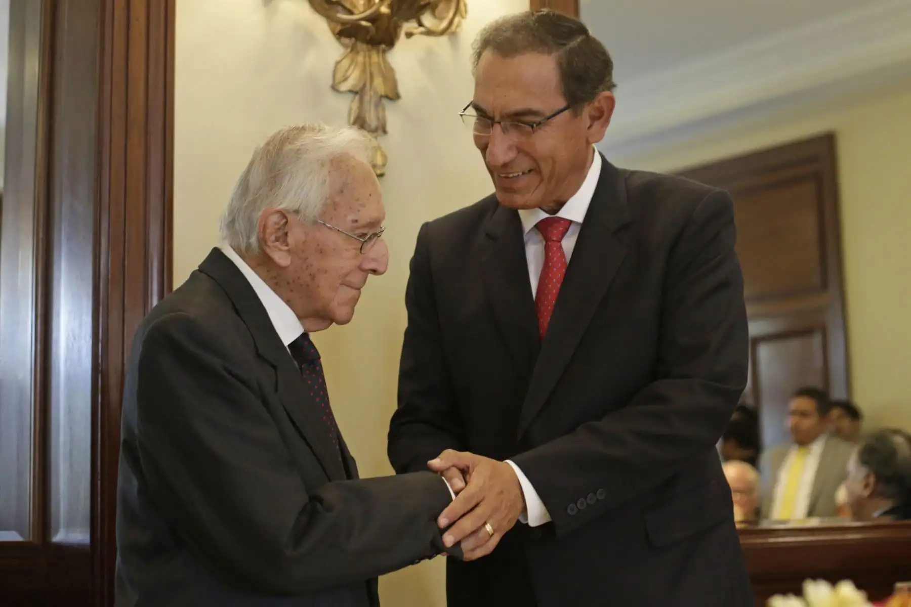 Presidente Martín Vizcarra participaò en ceremonia de homenaje a Luis Bedoya por sus 100 años de vida.Foto: ANDINA/Prensa Presidencia