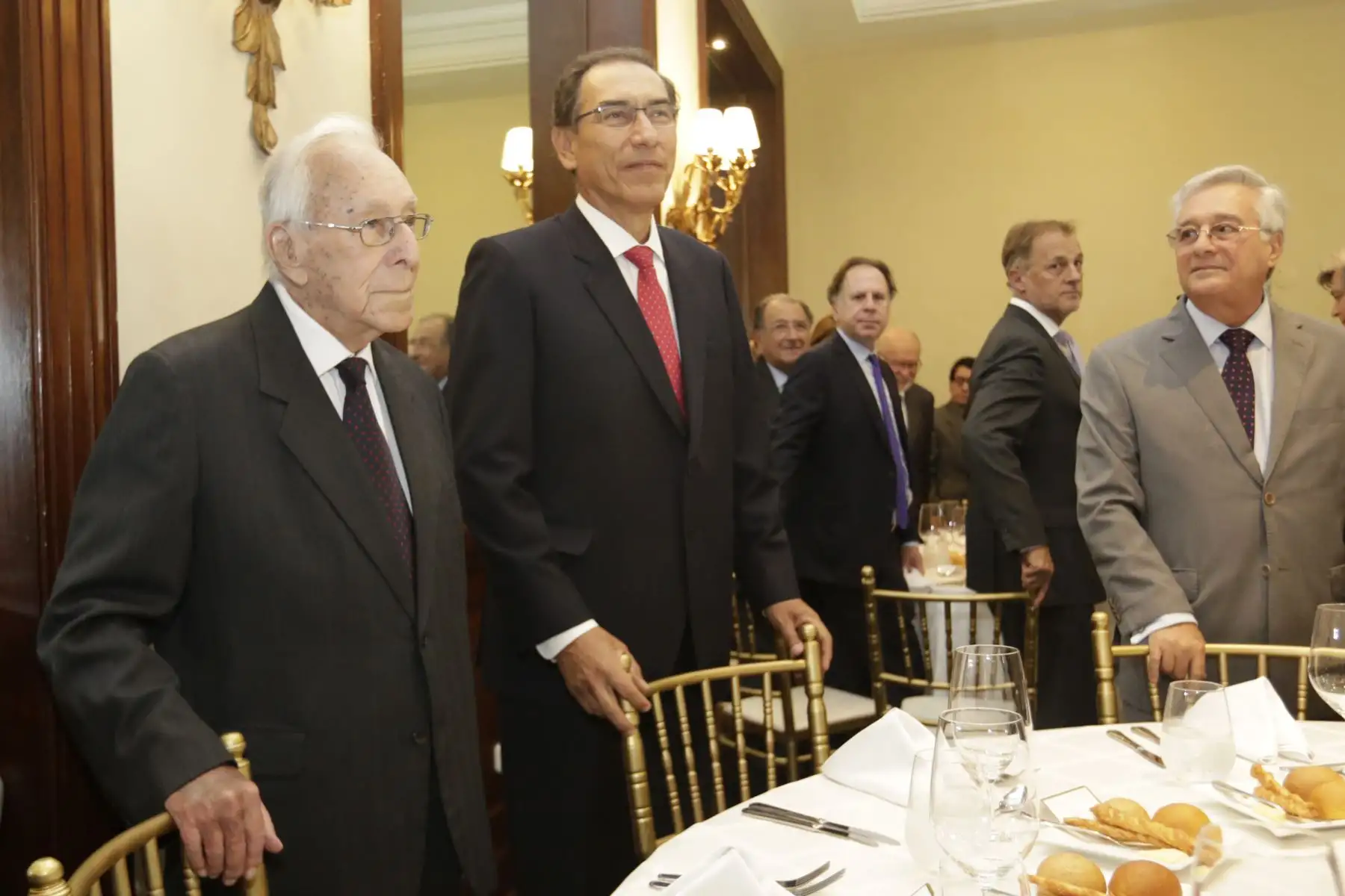 Presidente Martín Vizcarra participaò en ceremonia de homenaje a Luis Bedoya por sus 100 años de vida.Foto: ANDINA/Prensa Presidencia