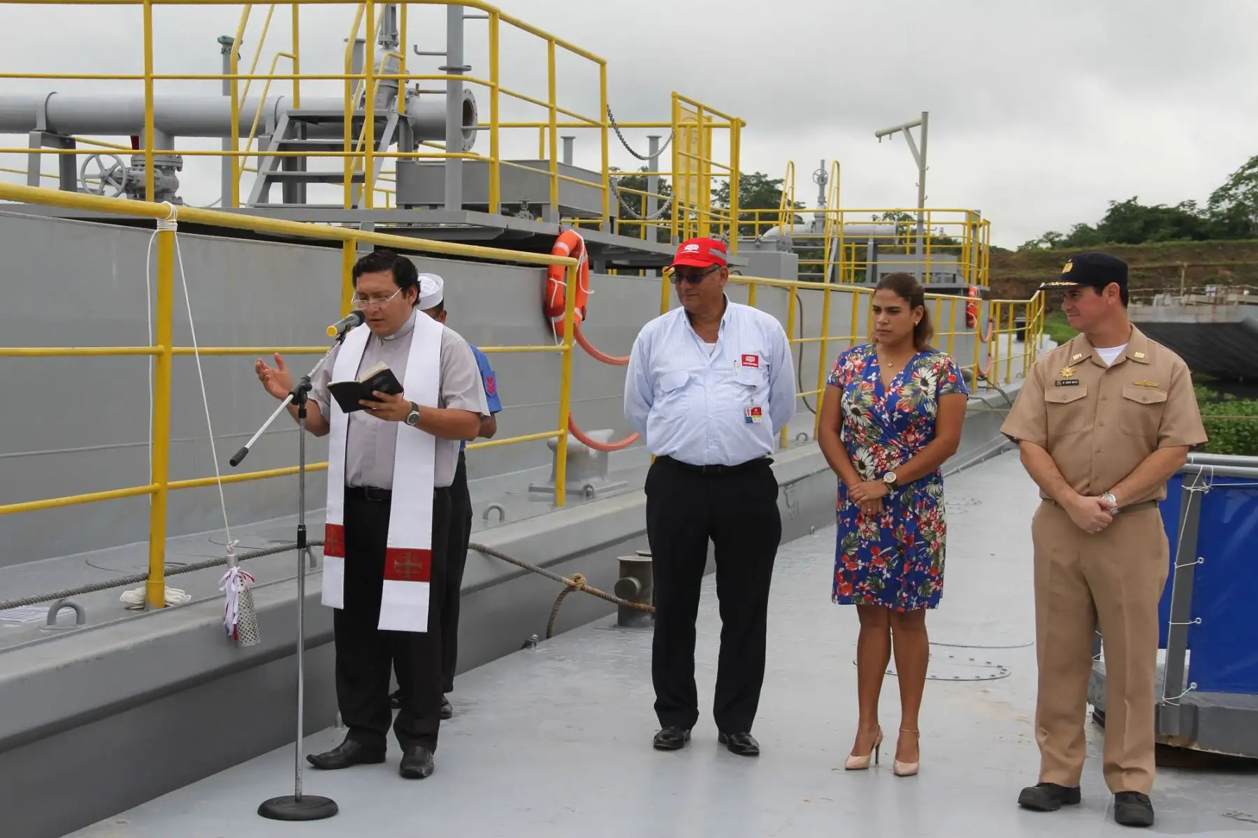 La barcaza “Río Pisqui”, construida por los Servicios Industriales de la Marina, tiene capacidad para transportar de forma segura más de 8,000 barriles de combustible.