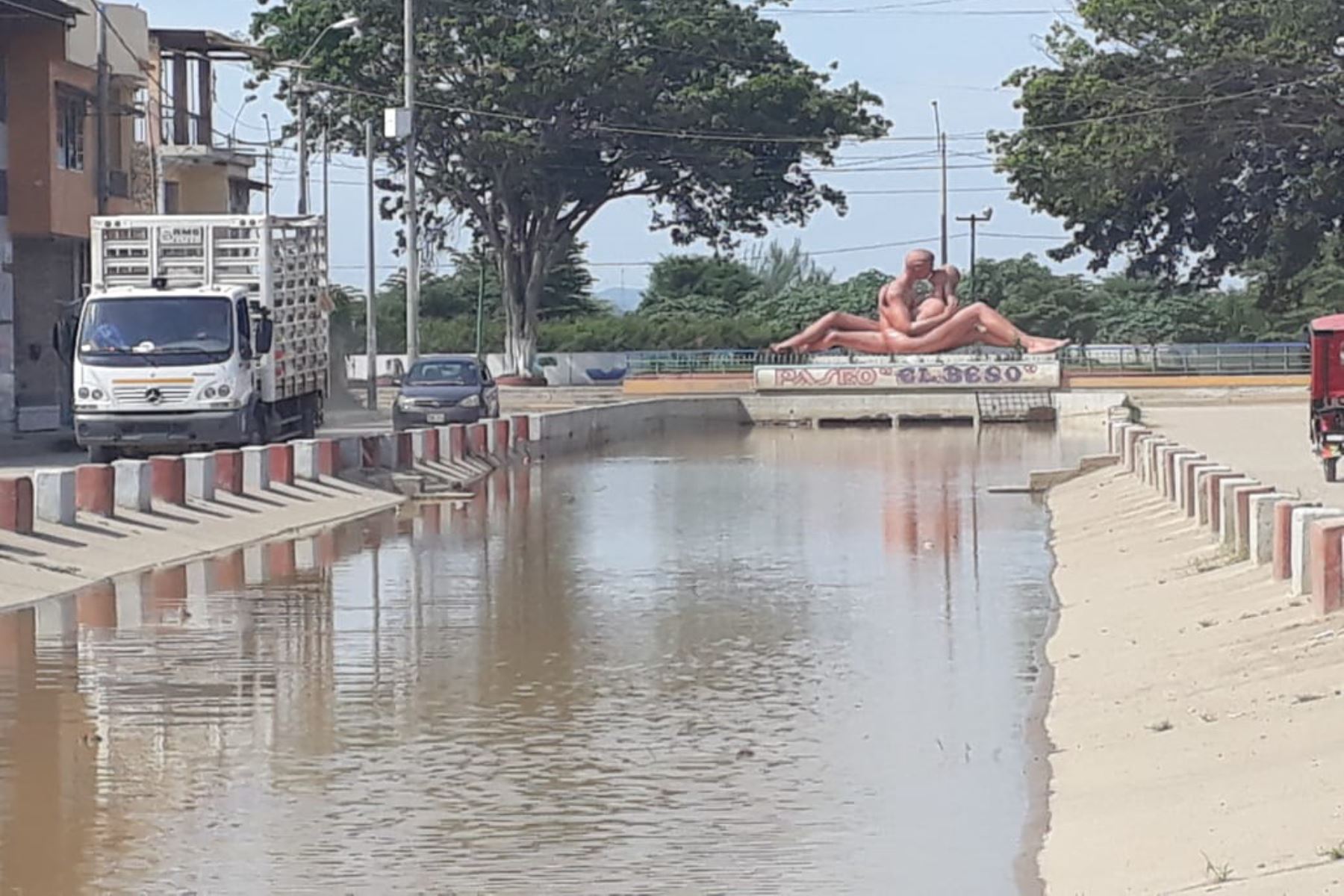 Desborde del río Tumbes inunda calles del barrio de Bellavista. ANDINA/Difusión