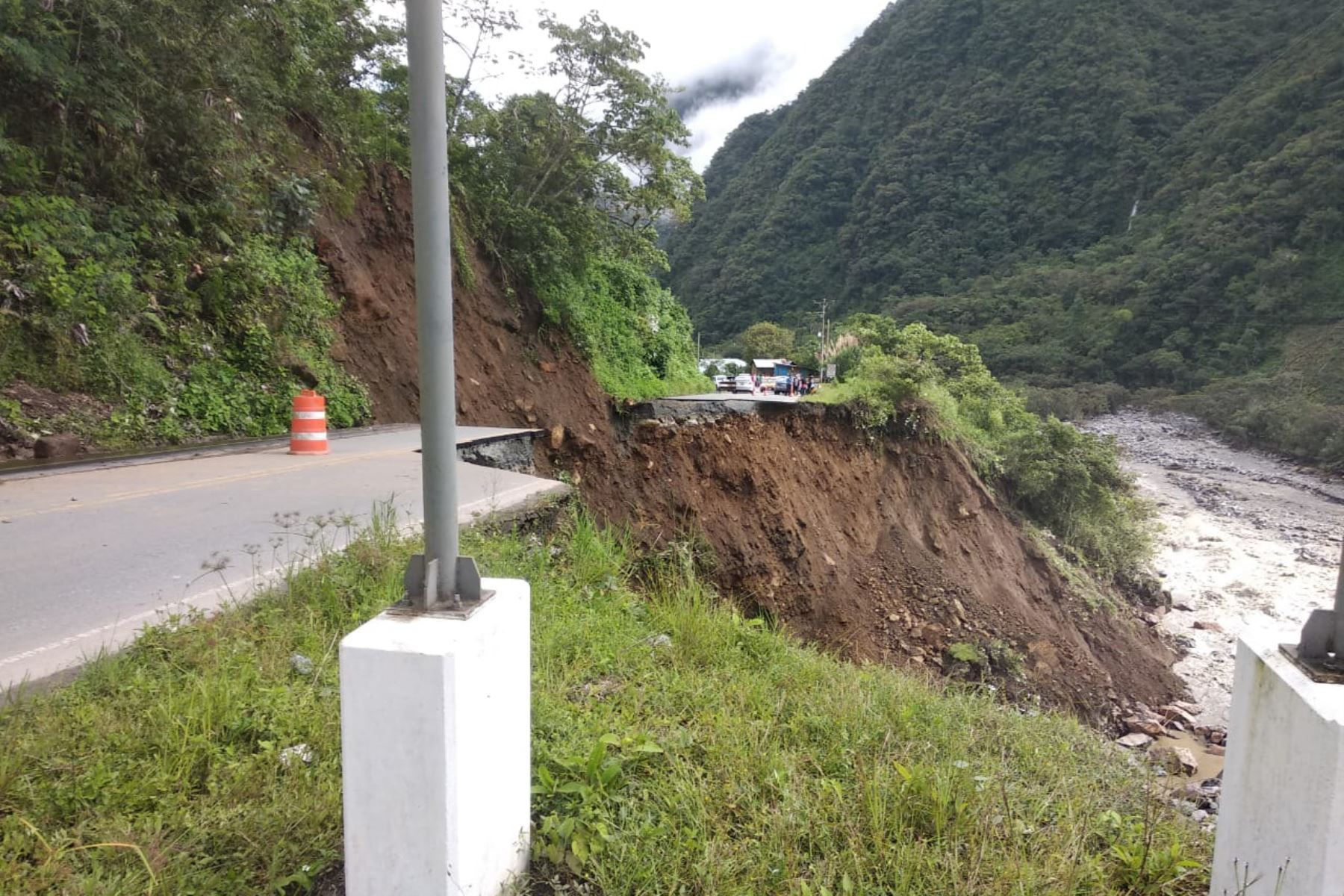 Al menos tres tramos de la vía Interoceánica Sur han colapsado por intensas lluvias y han dejado aisladas a las regiones de Cusco y Madre de Dios. Foto: Municipalidad de Camanti