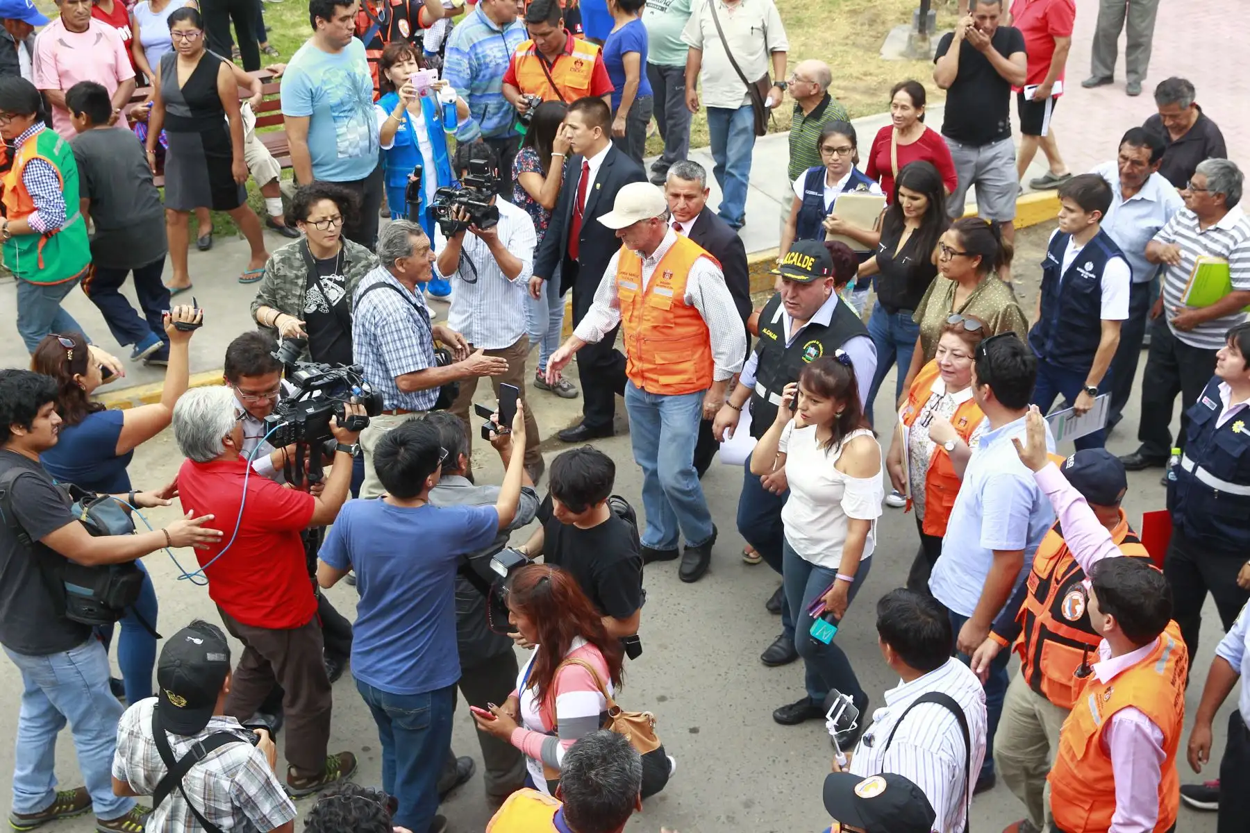 Alcalde de Lima , Jorge Muñoz supervisa simulacro de inundación en el Asentamiento Humano Nueva Alianza de Chaclacayo.Foto: ANDINA/Eddy Ramos