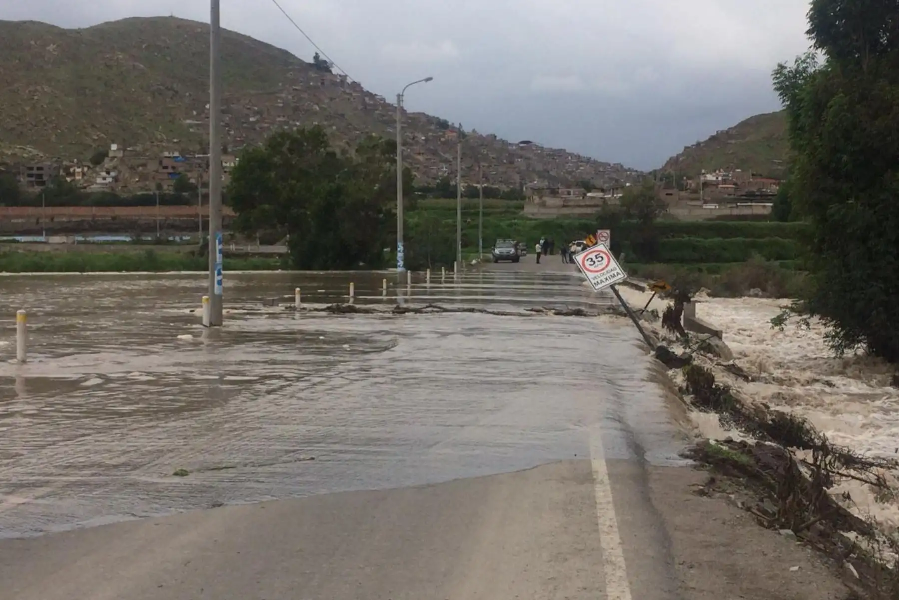 Desborde del río Chili en Arequipa. Foto.ANDINA/ Cortesía Rocío Méndez