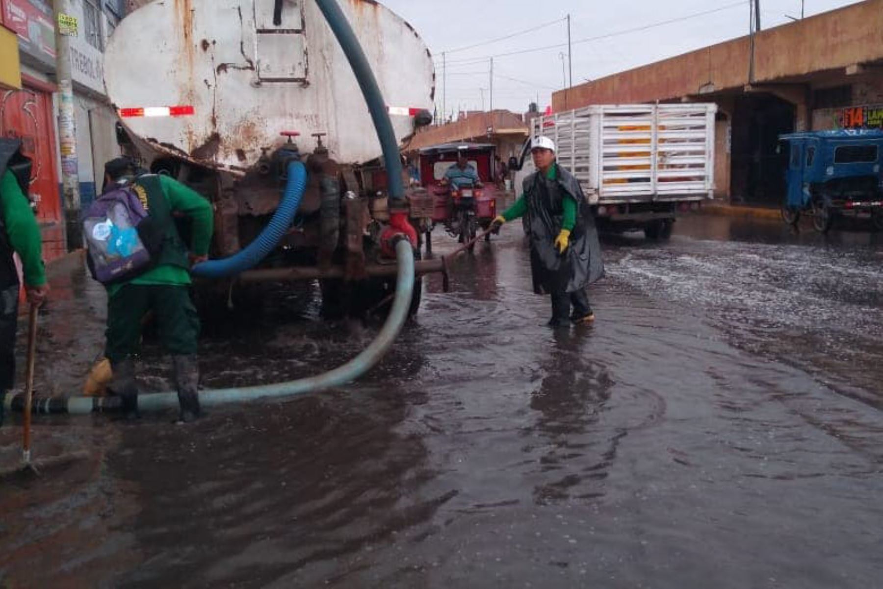 La Municipalidad Provincial de Lambayeque cuenta con equipos para evacuar las aguas pluviales.